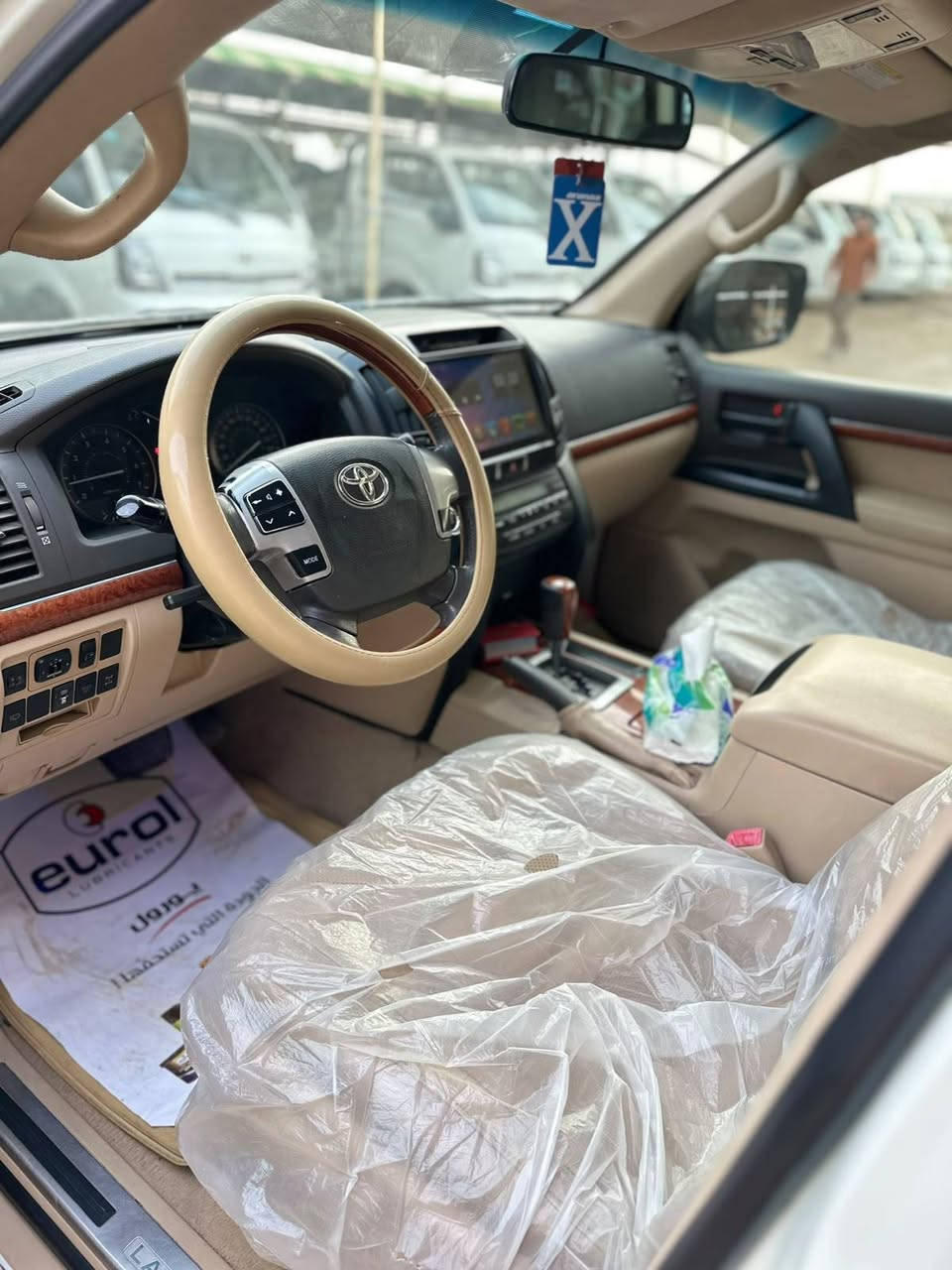 لبيع لاندكروزر ٢٠١٣ بريم رقم بغداد مكفولة كفاله محرك ٦سلندر كشنات جلد ارباكات ٨ مطفايه ماشيه ١٧٠ الف لبيع أو مراوس ***********المكان بابل القاسم
