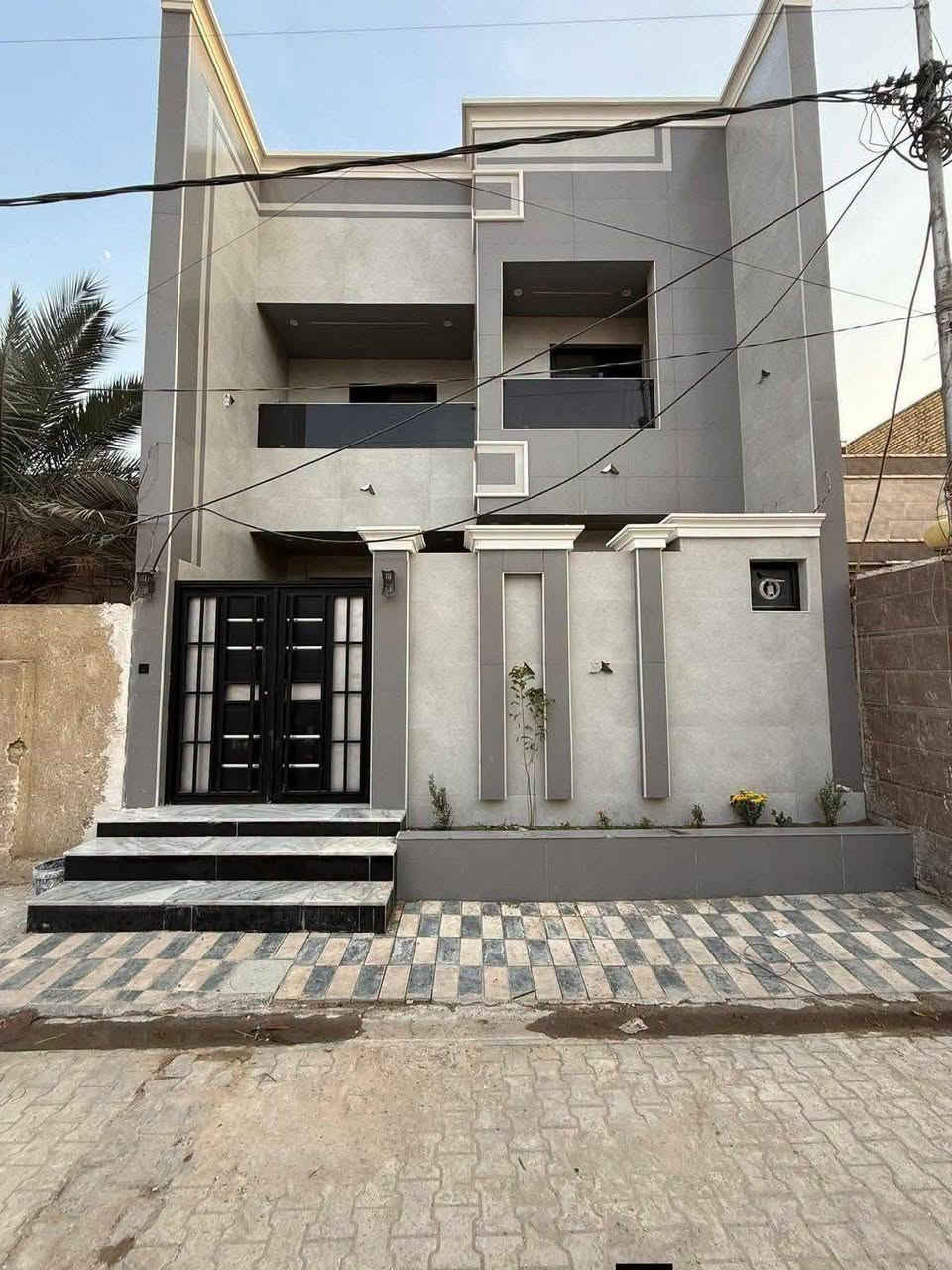 دار  للبيع 140م حي الجامعة قطاع 30 خلف اسماك ابن يوسف شارع 10 بناء حديث غير مسكون الواجهة 7 نزال 20 

يحتوي على 4 غرف نوم وصالتين ومطبخ حار وبارد واستقبال ومنور عدد 1 وشلال وصحيات عدد 3 مع سويت 
جمس بورد السقوف و الواجهة شكل هندسي بورسلين ارضيه مرمر كهرباء درجه اولى طابوق جمهوري شبابيك المنيوم 
لمسات مهندس لطيفه 

__العنوان المكتب  /النجف الاشرف _حي العدالة _شارع المستوصف 
 
نستقبل جميع العروض التجارية في كافه احياء النجف اداره مكتب الفيروز للعقار 

🟨للاستفسار الاتصال على الرقم التالي او مراسلة الصفحة 
 
 عباس الجنابي
 ***********
 ***********
