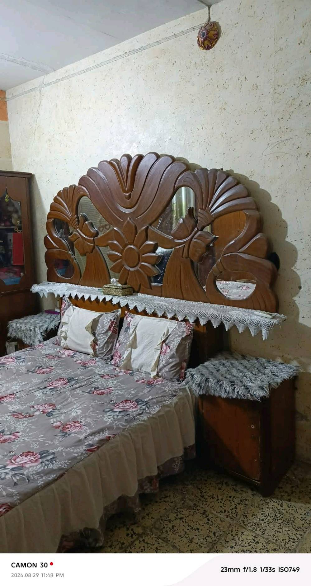 السلام عليكم
غرفه خشب كامله  4 قطع ب400 وبيها مجال 
مكان نجف حي العسكري