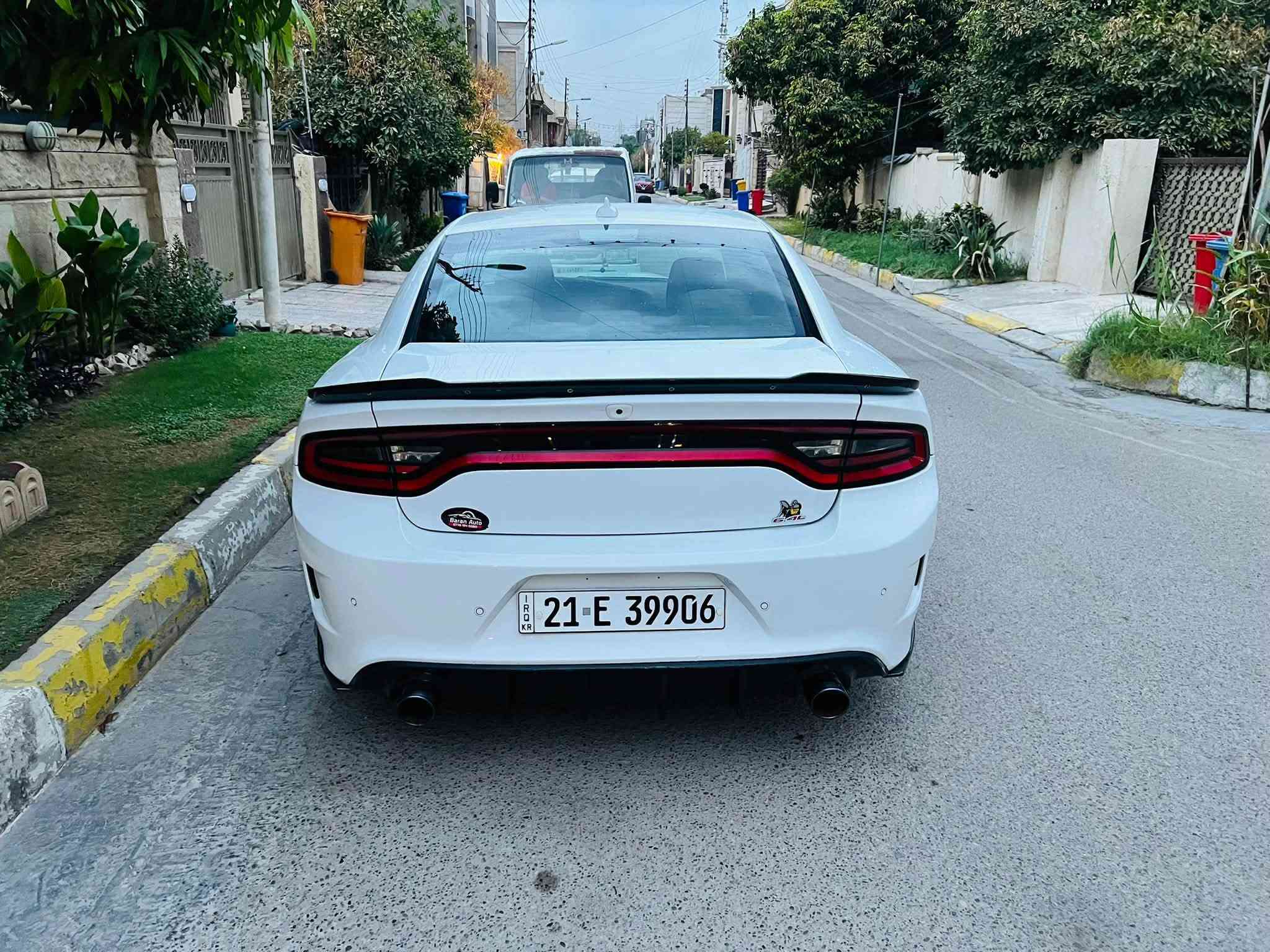 يا الله 
سلام عليكم 
جارجر سكات باك موديل 2019 
محرك 8 سلندر 6400
تو ويل 
حادث ربع جاملغ خلفي فقط 
مكفوله من الفتح ولبارد 
بدون ايرباك 
صور الحادث موجوده بلمنشور 
مكينه كير بلاد ع وضع الشركه 
تخم تاير جديد 
صدر جديد ع وضع الشركه 
المواصفات : 
شاشة carplay
بصمة
حساسات خلفية
كاميرا خلفية
كراسي تدفئة 
تدفئة ستيرن
تشغيل عن بعد
شفتات ستيرن
كرسي كهرباء
قطعتين تبريد 
ماشية 65 الف حقيقي  
سعر 225 بيه مجال 
عنوان بغداد غزاليه 
***********
