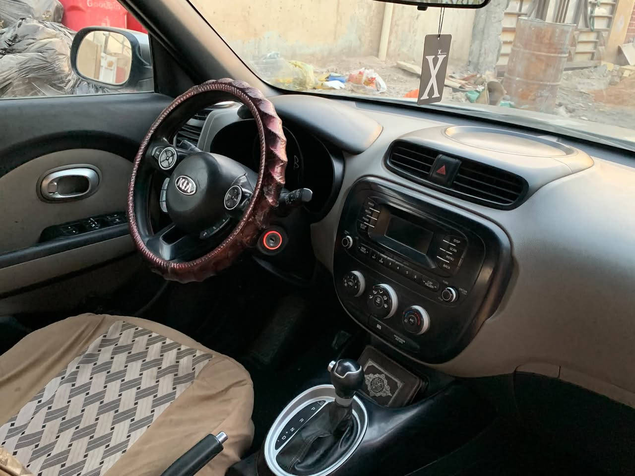 صول موديل ٢٠١٤ محرك ١٦٠٠ جديد كير ٥ نمر جديد حداديه جيده تحكم ستيرن جهتين و مثبت سرعه ونضام ECO التبريد نقصه فقط غاز السياره نضيفه وما متعوبه حادثها موجود الصور في السونار وبل عراق بيها شخط مو ضربه بابين وجاملغ عكس السايق
رقمها انكليزي جديد وسنويه ب اسمي جديده 
السعر خاص
***********
