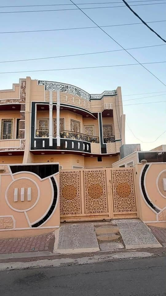 دارين للبيع .
-المساحة 350 متر . 

-مساحة كل دار 175 متر  

-4 غرف نوم  

-ثلاث مجاميع صحية . . 

-بناء درجة ممتازة . طابوق 

-تكريت / حي القضاة - قرب معجنات زهور لبنان

:-الدارين بأسم شخص واحد تحويل مباشر 

للأستفسار: 

***********

***********
