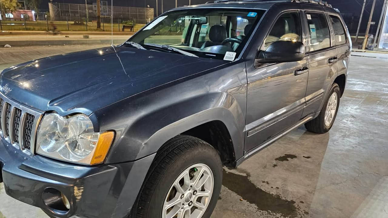 جيب موديل 2008 وارد امريكي صبغ قطعتين + وكد شبر بالباب ورى السكن وشبر بالجاملغ الورى الايمنالسيارة حلوة وجاهزة اي نقص مابيهة السعر 85 وبيهة مجال بسيط للاستفسار الاتصال ‭***********‬
