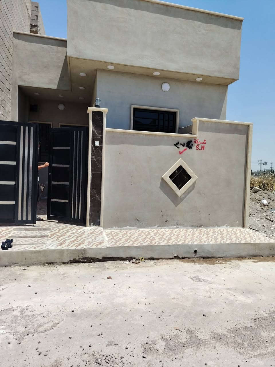 البيت للبيع مزارع زيونه مقابيل  حي الفلاح جمعية شمس نينوى مقاطعه ٧٩ مساحه ١٠٠ واجهة ٦واعمق ١٨ بيت تجهو قروب بيت غراف نوام وهول ومطبخ وستقبال وصحيات وبيتون بل بيدي قريب جامع حازم الليله بيت فول شرط تحويل بل جمعية وكرات بلدية استفسار تصل على الرقم *********** كورك *********** مورسلت الصفحه
