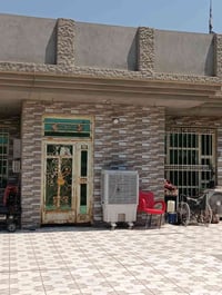 بيت بالفنديه قرب سيطرة الاثار قريب على شارع حله بغداد السعر 120المساحه...