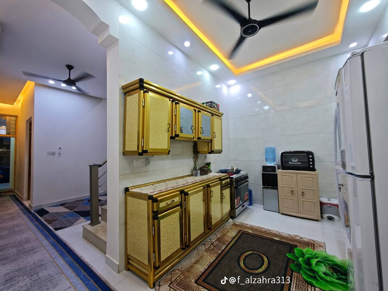 السلام عليكم بيت للبيع حي الغديرالثانيه  100متر  5في 20طابو بناء حديث 2026 سعر ٨٧وبيه مجال بسيط ***********
