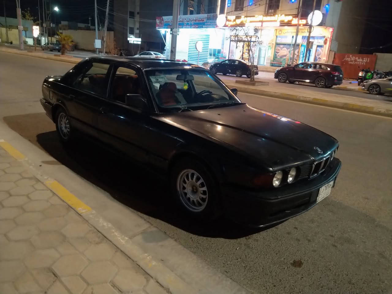 السلام عليكم  للبيع او المراوس حسب القناعه  BMW موديل 1991 رقم انبار تحويل مباشر محرك وكير جدد كهربائياتها كلها شغال 
صدر يرادله ترتيب 
تراي ونشاط فول 
 تخم تاير ويل كب 
سلايت سياره حلوه السعر 35 ورقه  وبيها مجال للطيبين 
العنوان الرمادي للاستفسار هاتف ***********
