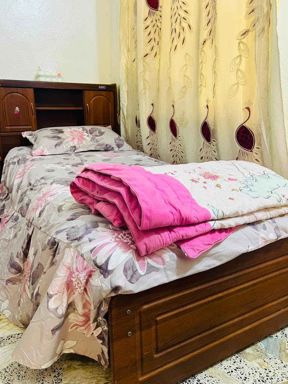سلام عليكم جربايه ام نفر مع ميز تواليت كلهن 75مكانهن الخالص ***********و***********
