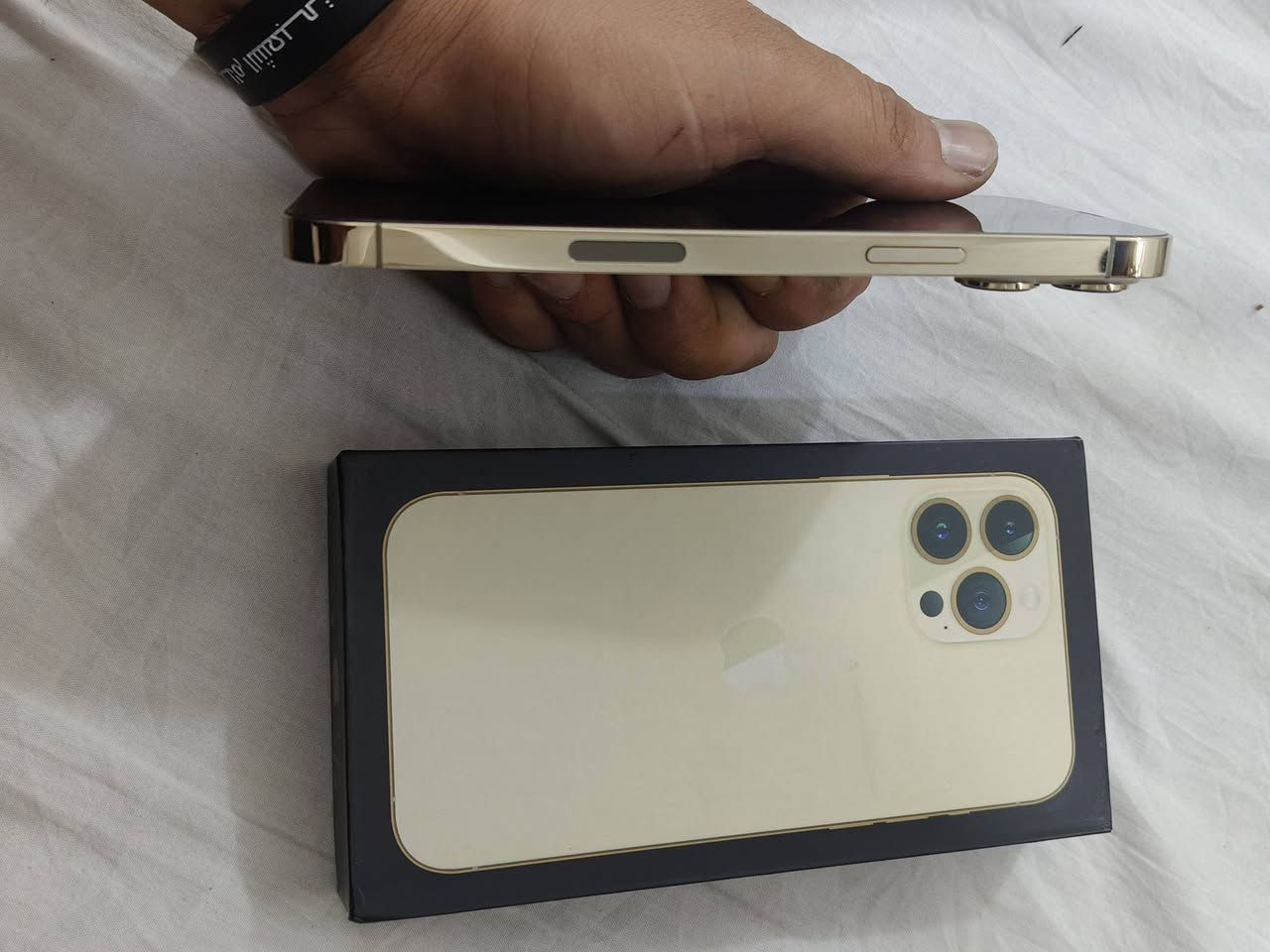 السلام عليكم 13 برو ماكس للبيع ذاكره 256 فول نضافه الجهاز بس بطاريه مبدله سعره 550 وبي مجال قليل مكاني العبيدي حي الرئاسه ***********
