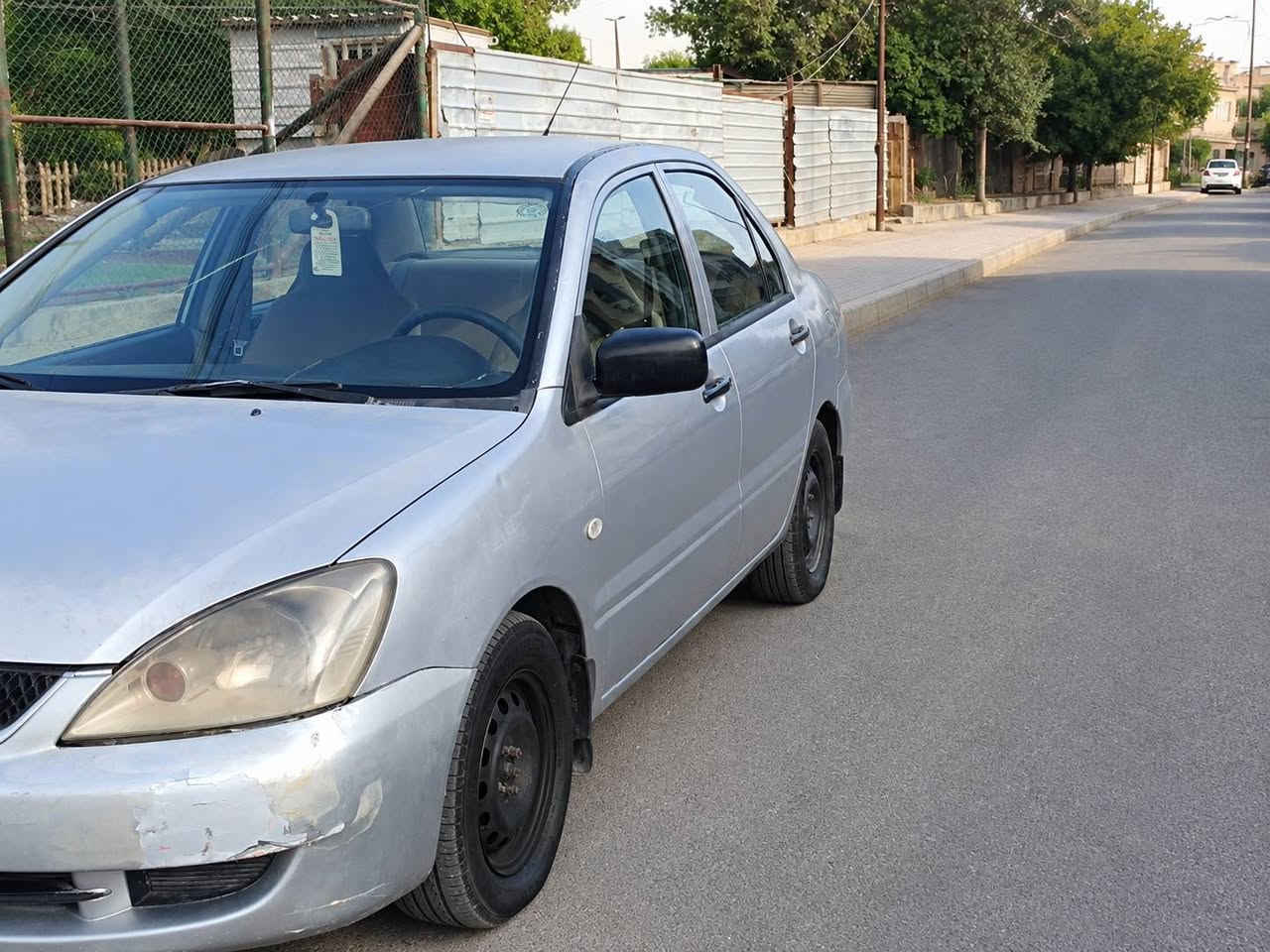 السلام عليكم 
للبيع لانسر بومه 2007
مكينة 2000
كير ومكينة وتبريد بشرط
بيهة منظومة غاز
صدر جديد باتري جديد تخم تاير جديد
بيهة قطعتين صبغ اثر جراد بدون ضرر
رقم اربيل سنوية ساقطة وعليهة غرامات تنزل من السعر 
السعر 64 وبيهة مجال 
مكاني بغداد
***********
