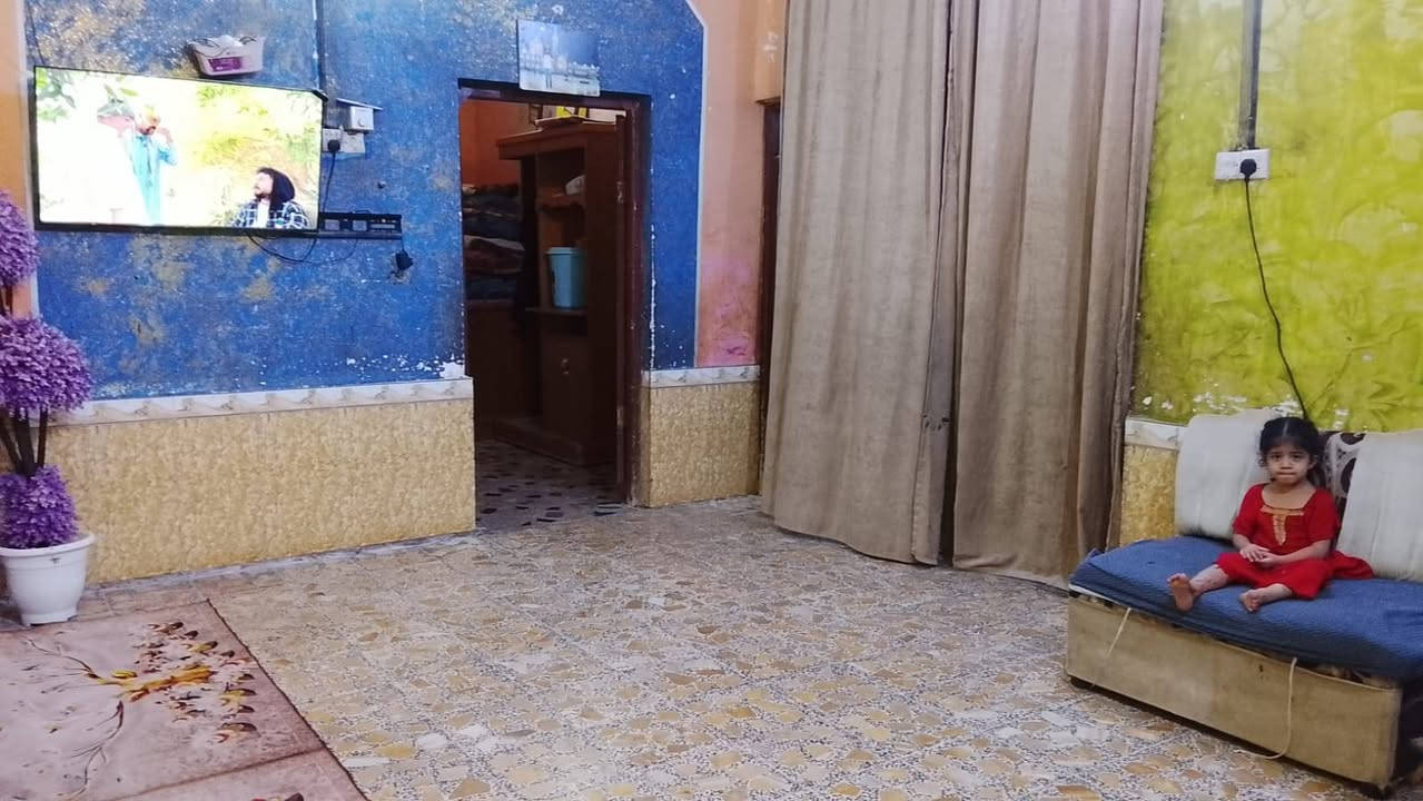 بيت خلفي  مساحة 110م  دربونه متر ونصف مشترك    بناء متوسط الموقع شارع 30 مقابل اسواق حكيم مأجر حاليآ 200 الف التواصل على الرقم ***********

