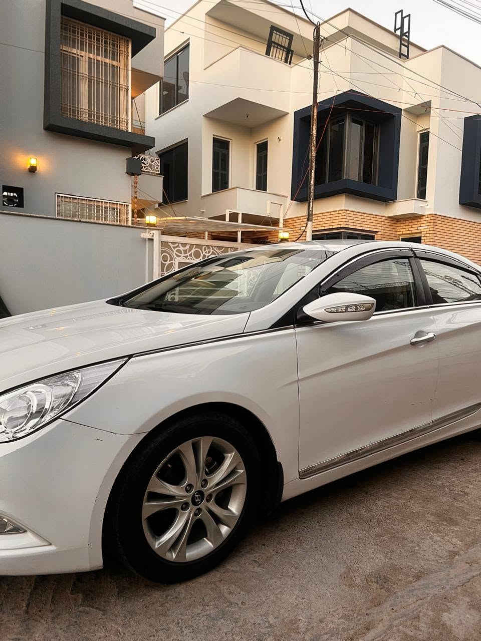 السلام عليكم 
سوناتا 2013 خليجي مواصفات الشركة العامة مكفولة من الضربه والصبغ 
مكينه 2400 دوش قطعتين تبريد 
مري شفط تحكمات فول شاشة 
السيارة جديدة ماشية 108 الف حقيقي 
مكينه وكير بلاديات على وضع الشركة
رقم بغداد الدولي بأسمي 
السعر 132
رقم الهاتف ***********
مكاني بغداد / الكرخ
