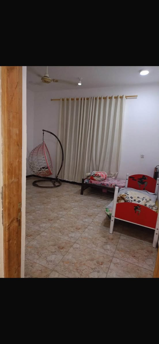 🏡 دار البيع زراعي 

📐 المساحة: 325م² 

🏠 بناء حديث سنه 2023

✨ تفاصيل العقار:
• 
• غرفتين وصاله و مطبخ حار و بارد واستقبال و صحيات داخليه وخارجيه

📍 الموقع: مقابيل محطه السرور – قرب بيت حجي  
   حمود 

📞 للاستفسار ومعاينة العقار:
***********

🏢 زورونا في مكتب ( العاصمة للعقار)
📍 العنوان: بداية شارع مستشفى الشطرة العام

نص مكتوب في الصور:
- Infinix ZERO X PRO
