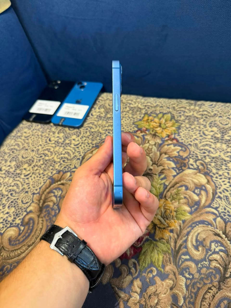 ايفون 13 عادي 
ذاكره 128 
بطاريه 92
دبل خط 2️⃣
جهاز بلادي وتر ضمان 10 ايام 
السعر 430 🔥مع هديه كفر ولاسق مجاني 
هاتف ***********
*********** زيد الكبيسي
