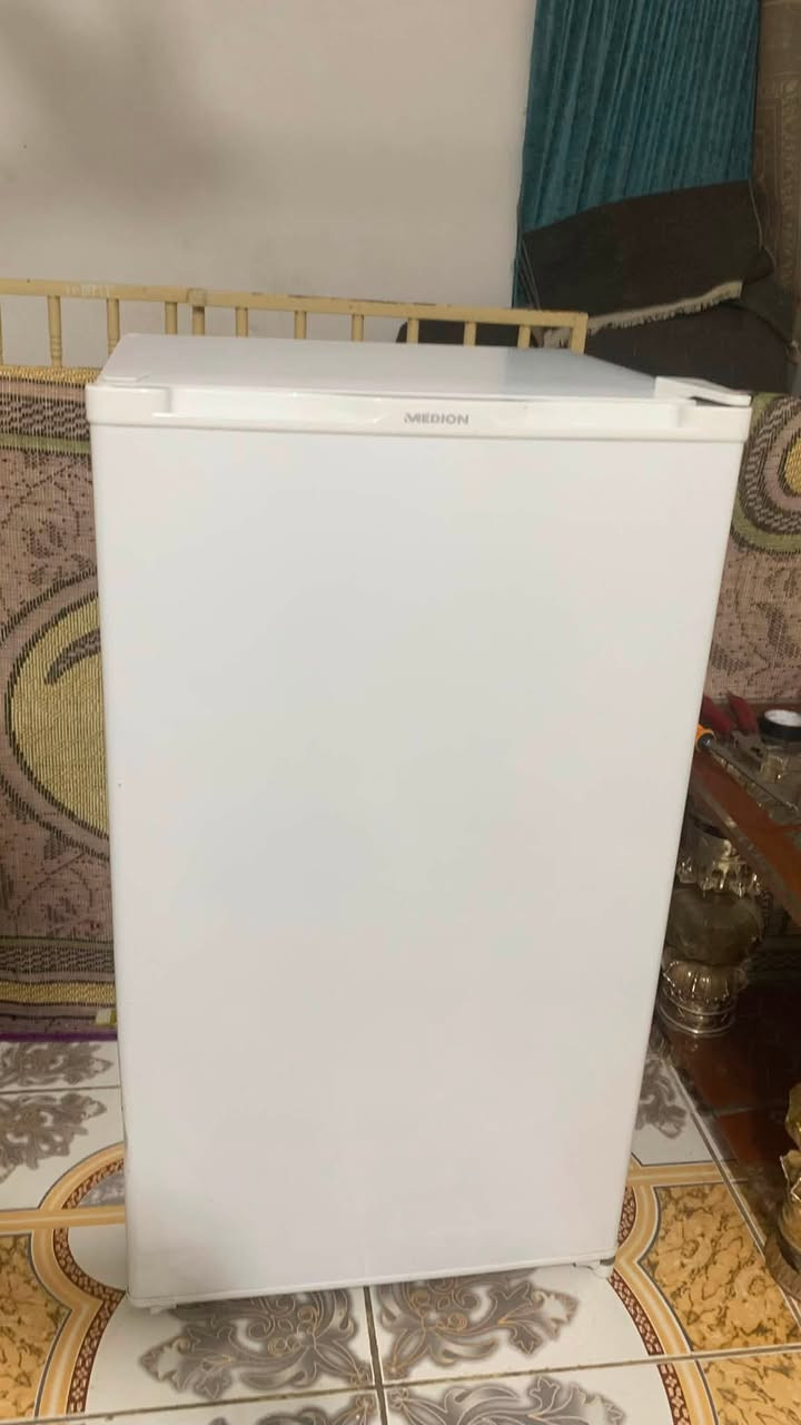 ثلاجه للبيع جديده 
سعر 140 بيه مجال
مكان نجف 
***********
