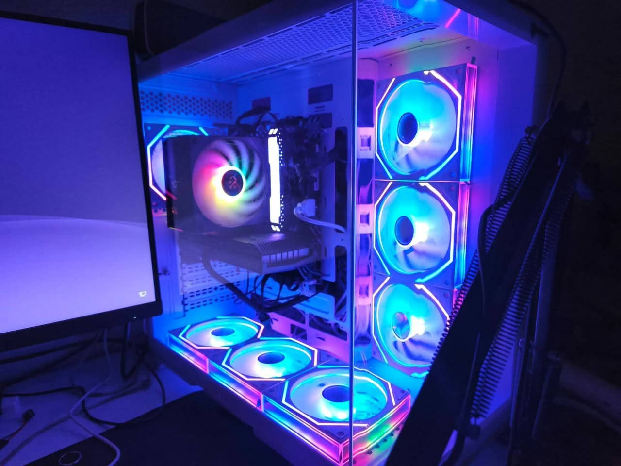 بيسي للبيع
MB. ASUS H610M-K D4 ARGB
CPU. i5-14400f
GPU. RTX 4060 Zotac Spiderman Edition
RAM. Corsair Vengance RGB 32GB DDR4 3200MHZ CL16
SSD. Lexar NM620 1TB SSD
COOLER. Xigmatek AK4 ARGB Digital
PSU. AZZA 550W
CASE. DEMON FISH TANK WHITE
هب الRGB بس يفر المراوح، الصوره الثانيه قبل لا ابدل الهب بهب مال مراوح بدون اضائه
الي يعجبه الحاسبه هلا بي
السعر: مليون ونص وبيها مجال كلش قليل
العنوان: نجف وتوصيل متوفر
للتواصل: ماسنجر او ***********
