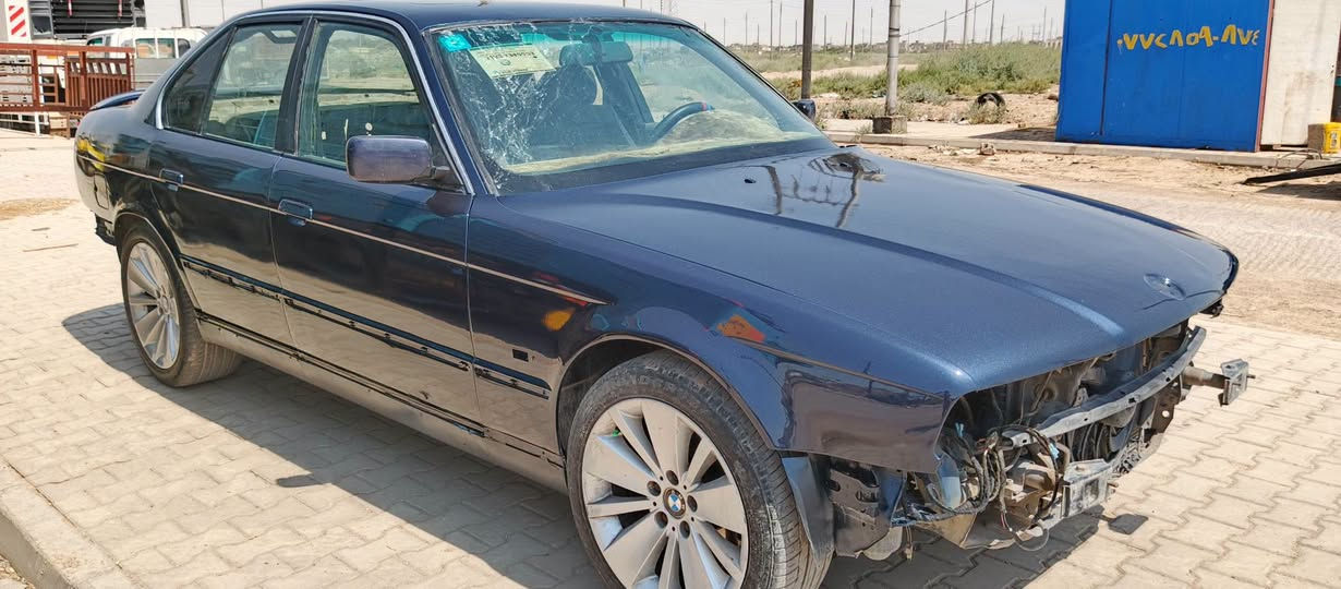 السلام عليكم ورحمه الله
للبيع بسعر مناسب جدا بي ام حجم 525مفتوح كير مكينة كفاله موديل 90 رقم بغداد سنويه جديده والتحويل مباشر بجم عريض  لايت زنون صدر امامي جديد خلفي يحتاج تصليح تبريد شغال فتحه سلايت شغاله تحتاج تشد غراضه على ايدك كشنات تفصال ويل 18رياضي السعر 33 ورقة للاتصال سعد ***********واتساب خاص موجود المكان كوت مركز المدينة
