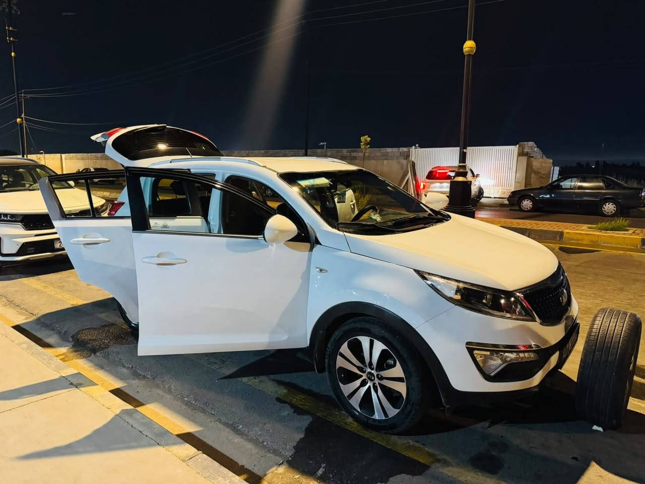 السلام عليكم كيا سبورتج 2014 خليجي رقم اربيل مميز
السياره بيهاا بونيد وجاملق وبيها دعديل على البارد بيها رصعات بين البابين مال النفر والسياره انطيك شرط كير ومحرك على وضع الشركه تطلع تراي وين من يعجبك 
السياره فول مواصفات ماعدا بنورامه 
تدفه تبريد قطعتين 
تحكمات استيرن جيهتين 
شاشه كبيرا لايتات زينون 
طخم تاير اخو الجديد السبير ماناز جديد كدام العين 
وبعد بيها هواي مواصفات سعر 128 بيها مجال استفسار اكثر اتصل على الرقم ***********
