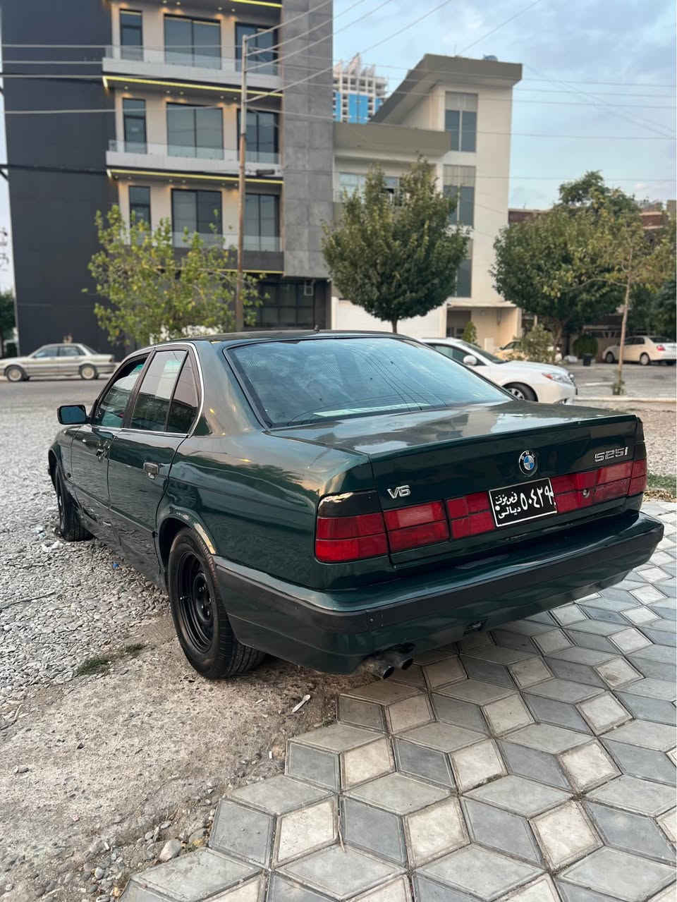 Bmw 525 گێڕ عادی 
مۆدێل ١٩٩٣ 
٤ تایەی لۆك لۆكی لەسەرە 
گێڕو مەكینە و. ئەكسل بەشەرت
تەبرید بەشەرت 
سەنەوی لەگەڵە 
شوێن سلێمانی 
سعری ٢٣$ مەجالێكی برایانەی تیایە 
*********** السليمانية, العراق

