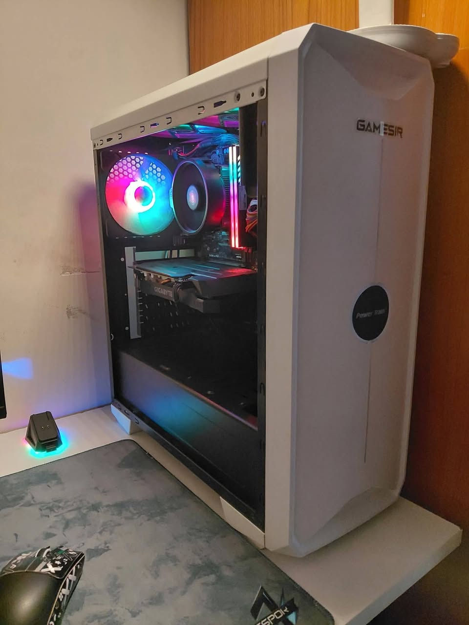 السلام عليكم... ب550 وبيها مجال بسيط
تجميعة للبيع مستعملة نضيفة القطع اخت الجديدة 
AMD Ryzen 5 2600X
NVIDIA GTX 1660 SUPER 6GB
MSI B450M-A PRO
16GB DDR4 بتردد 3600MHz
NVMe SSD سعة 512GB
PSU 550W
اداء كلش حلو ومناسب لاصحاب الالعاب 
مكاني :بغداد مدينة الصدر الشماعية 
رقمي :***********
