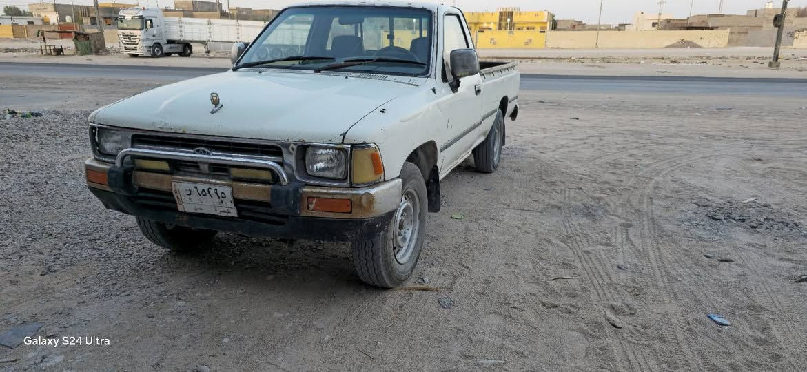 السلام عليكم بيكم تويوته مديل ٩٣  البصره الزبير سنويه منتهيه راعيها يريد تحويل رقمها بصره ار   سعر 45.  بيها مجال حق الجيه   ***********
