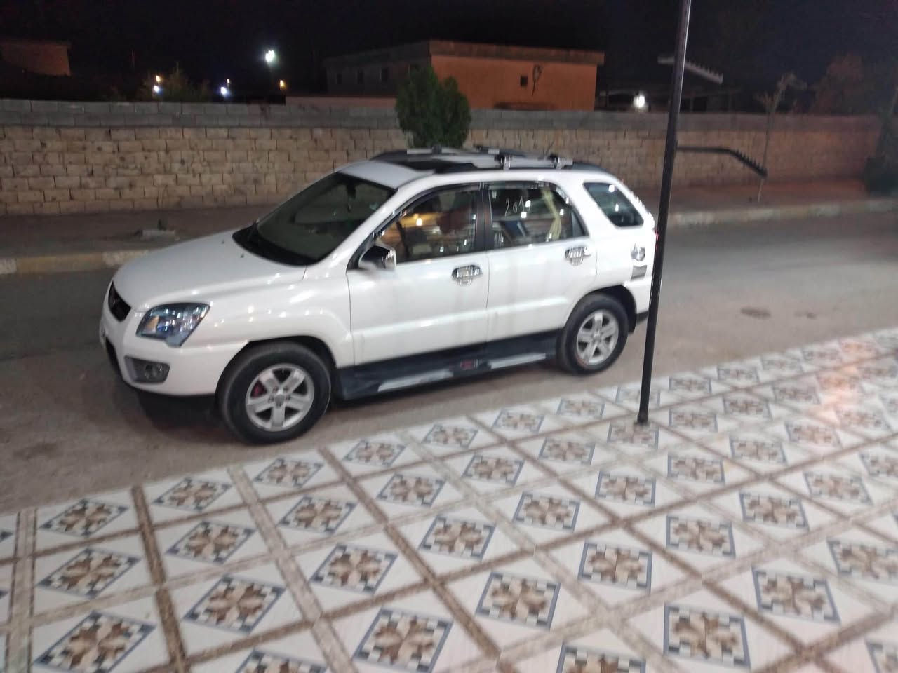 السلام عليكم سبورتج للبيع 2010
بيهة صبغ بلجنطة جوة الرقم حك اشبر 
والباب الراكب الامامي بي.  صبغ فوك التريشة 
الباقي مكفول السيارة خير من الله صدر تخم تاير 
باتري السيارة خير من الله كل نقص مابيهة تجي وتشوف
بعينك 
ترايهة مال زيرو 
السعر 120 
وبيهة مجال
بسمي مجدد سنوية 
***********

نص مكتوب في الصور:
- تمام