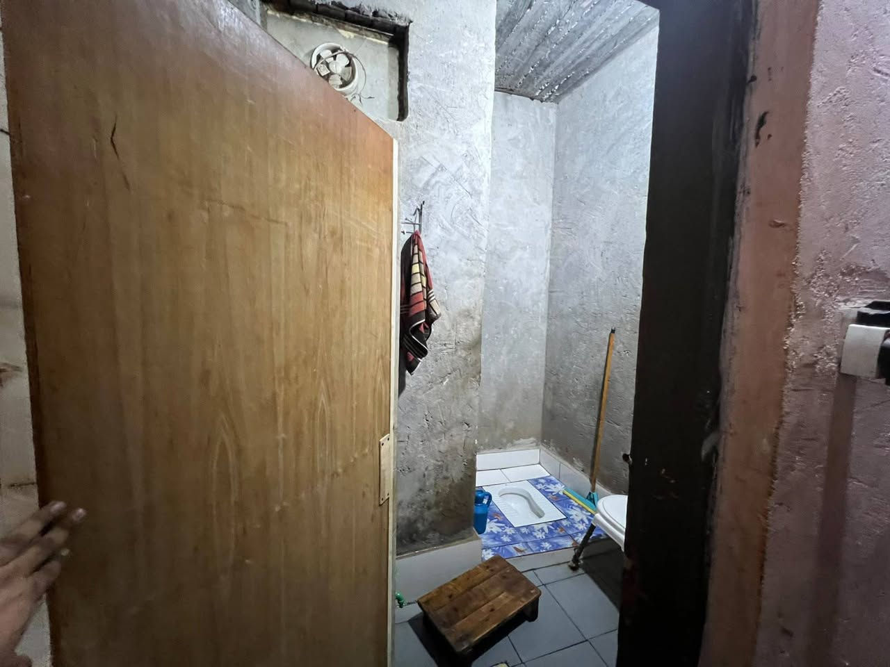 عرض مميز في أبي الخصيب 🏡✨
فرصة مميزة للسكن
توفر دار سكن بمساحة إجمالية 300 متر مربع، 
 مساحة الدار: 170 متراً.
 الحديقة الخارجية: 120 متراً.
تفاصيل الدار:
 استقبال واسع ومريح.
 مطبخ بتصميم عصري.
 غرف نوم: عدد 2.
 صحيات: خارجية وداخلية متكاملة.
 كراج واسع لسيارتك.
🎁 هدية مميزة مع العرض.
📍 العنوان: أبي الخصيب مجيبره شارع الخرسان (قريب شارع السايدين الداخلي يبعد 100متر 
السعر 105وقابل للتفاوض 
📞 للاستفسار والتواصل ***********
