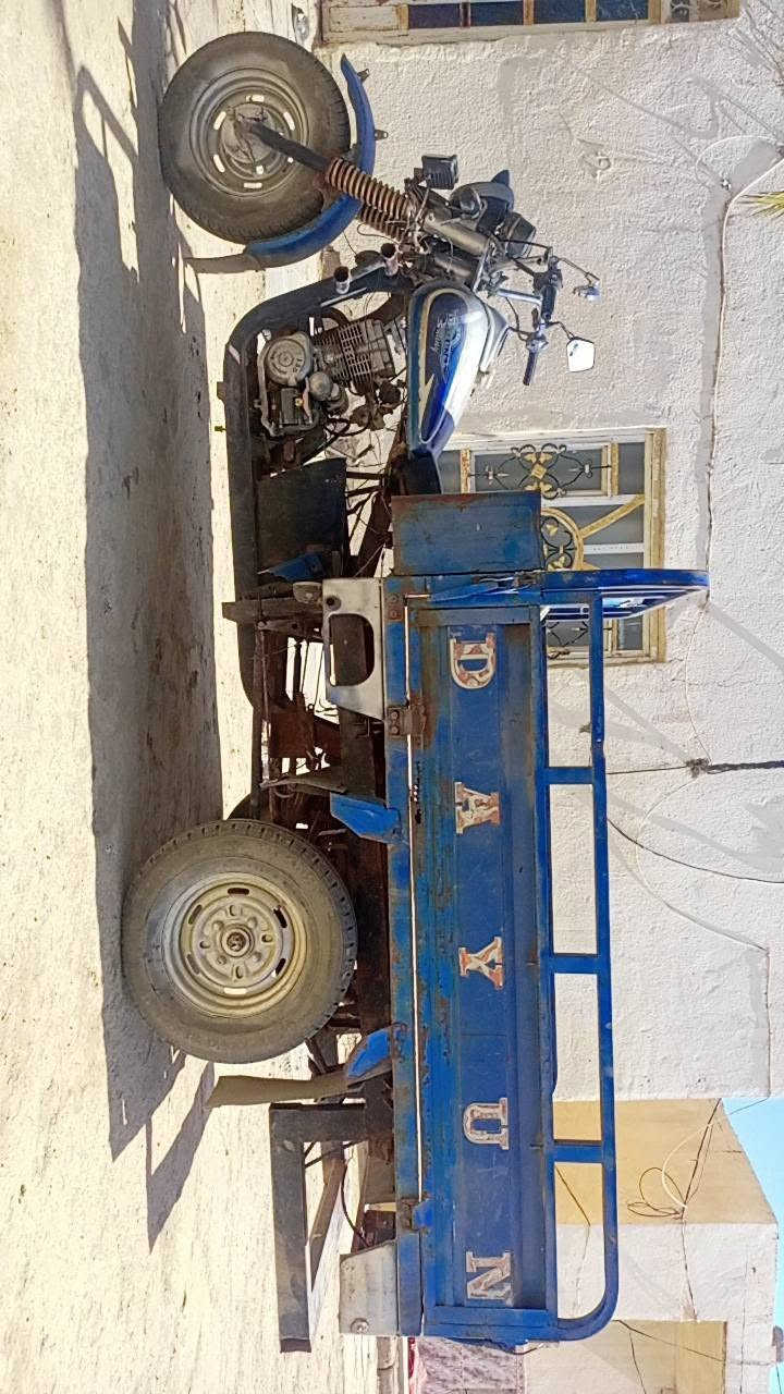 ***********
للبيع  شاصي نضيف محرك نضيف خياسات بس بشاصي قيم وخذ
