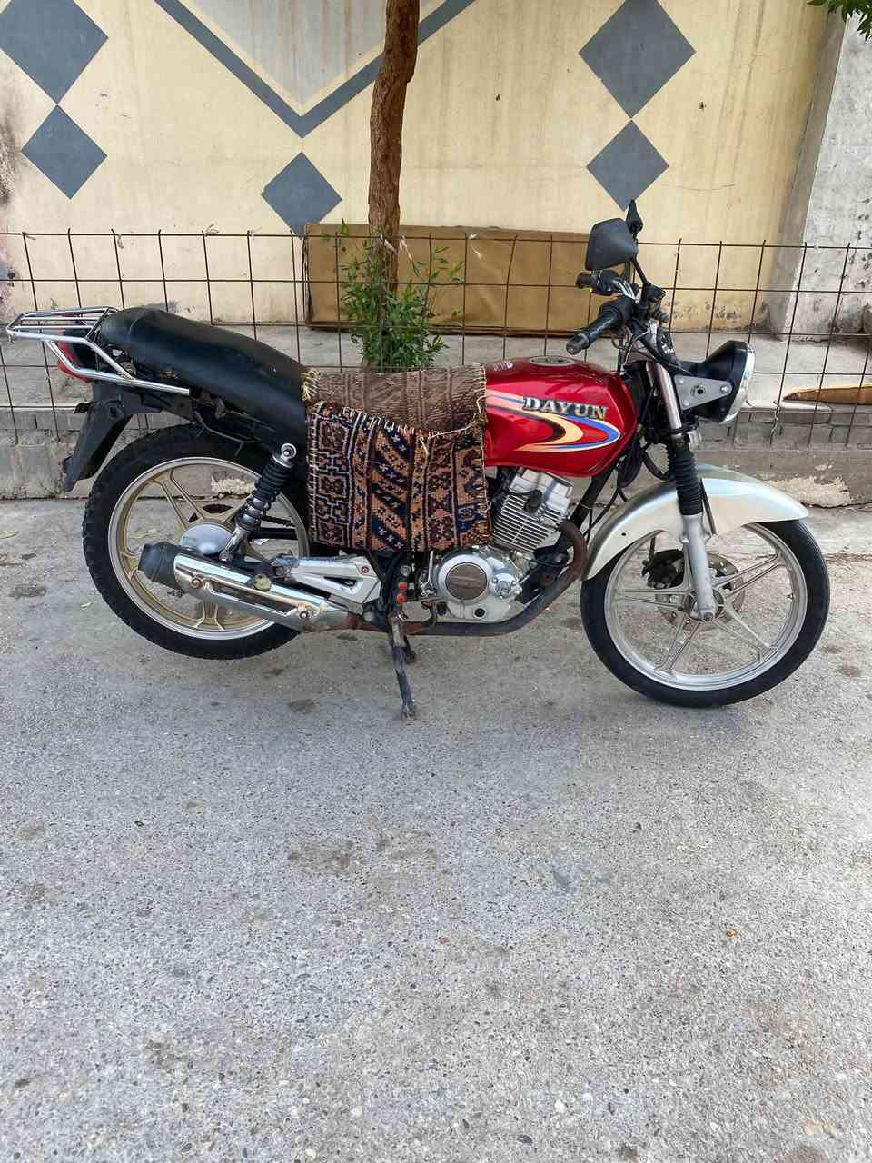 السلام عليكم
دراجة دايون ٢٠١٨
للبيع محرك فول ناعم 
 ما مفتوح 
كهربائيات شغاله 
نقوصات بسيطة 
سعر ٤٥٠وبيه مجالً وذا اكو مراوس عادي 
للاستفسار اتصل *********** 
ومتواجد خاص +واتساب

بلدروز
