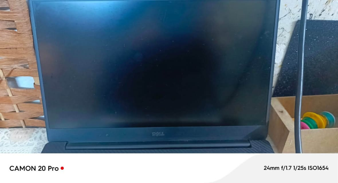 السلام عليكم حاسبة dell للبيع موديلDell Precision 5520 تجي معالجIntel Core i5 من الجيل السابع. وكارتين  شاشة عادي وداخلي 2 قيقا Nvidia Quadro M1200الحاسبة نظيفة كلش بس ناقصهة برغي ينراد ينشدلهة واحد الحاسبة كلش مناسبة للتصاميم والالعاب الخفيفة  حجم شاشة 15.6  كيبورد عربي انكليزي ومساحة 256ssd وييجي وياها شاحنتهة الاصلية  وبسعر كلش مناسب بس 250 الف للتواصل ***********@

