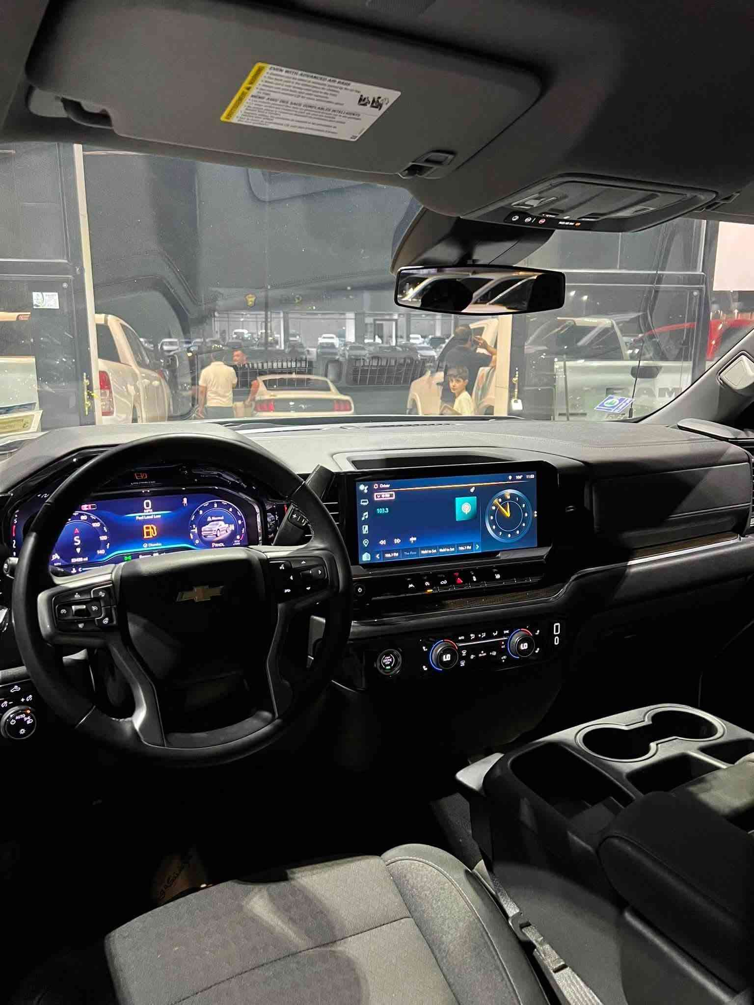 Chevrolet Silverado 
2024      LT   2.7  - 4x4

بسمە و شغال
شاشە و کامیرە
لایت لید
کوشین کهرابایی
کوشینات هیتر
سوکان هیتر
رادار
باب طویل
بودی قصیر

1GCPDKEK8RZ211707      ‌                             رقم شاصي
23.000 mile
2 قطعە صبغ

معرض ( رێبوار سالار صالح ) اربیل شارع ١٠٠م
***********
***********
