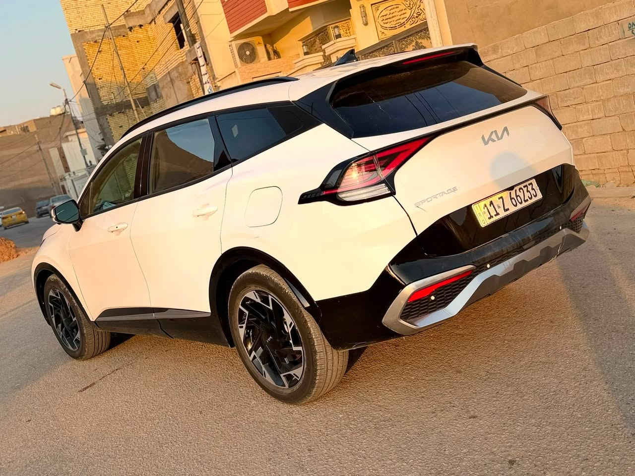 السلام عليكم 
كيا سبورتج 2023 للبيع 
فول مواصفات برستيج  وارد امريكي محرك
 2500 
رقم بغداد الجديد
 
ملاحضه حادث السياره قبق جنطه وبدل نفس لون 
بارد بدون صبغ جاملغ الامامي صور حادث موجوده بدون ايرباك 
بانوراما 

لدات
ترحيب 
شاشه متصله 
حساس خلفي امامي
مانع اصطدام امامي خلفي
تحديد مسار 
 كار بلي رادارات 360 كامرا خلفيه
 4 وضعيات قيادة
لايت زينون
اطفاء ذاتي 
شحن واير لس
هاندبريك بصمه
كشنات جلد اسود و كهرباء وتدفئه واستيرن تدفئه 
صندوق كهرباء
تنبيهات عند فتح البيبان 
اوتو هولد
عنوان السياره ديوانيه ***********
