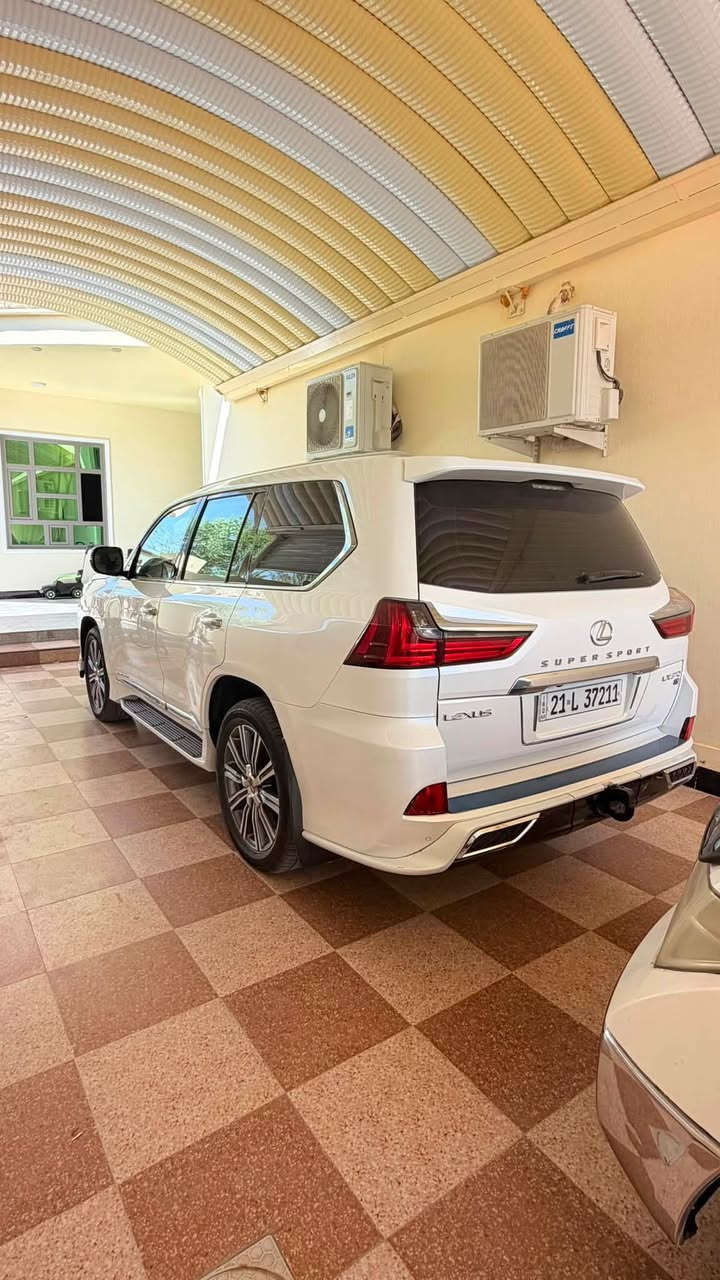 لكزس : 2017/  LX 5700  
ماشية : 104 كم 
السياره:كما موضح بالصور (لاصبغ . لابارد)
السعر  : 57.000$
المكان :  الرمادي - الخالديه
***********
***********
