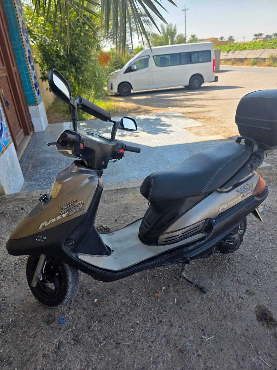 دراجه YAMAHA فراشه..لا تنقيص ولا تبخير نظيفة..فقط بيها صجمات مال الهندر مع العلم الهندر شغال.. السعر 400 وبيها مجال العنوان السجله *********** وإذا مراوس بايراني اراوس
