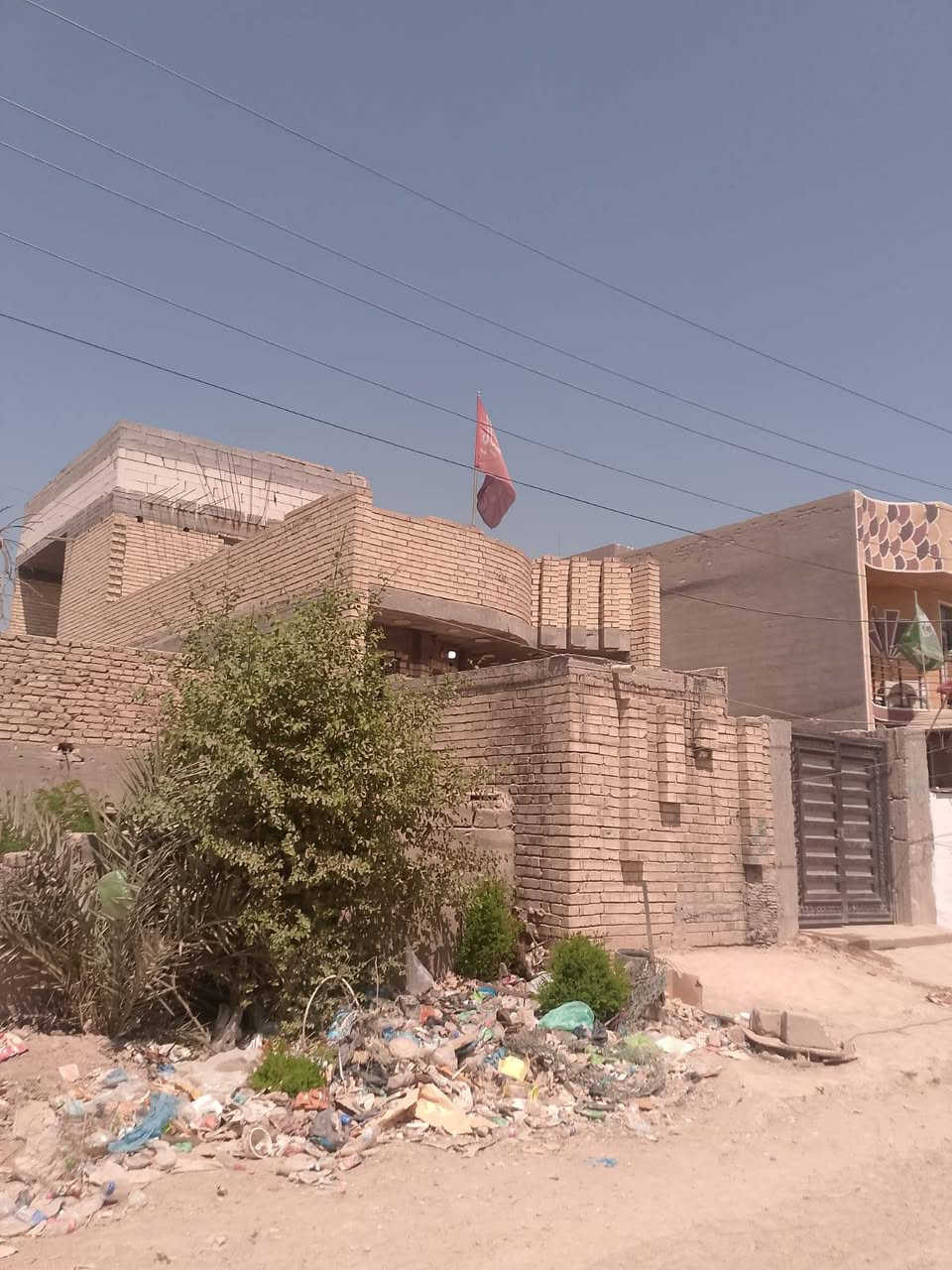 للبيع بيت مساحه ١٥٠الواجهه ٦ونزال ٢٥طابوملك صرف مطلوب سكان تسديد السكان ١٥٥الف دينار مكانه بغداد حي الوحدة الخالصه حي رسول بيت مكانه قريب على شارع تجاري وكلشي واضح بل فيديو الاستفسار برقم ***********
