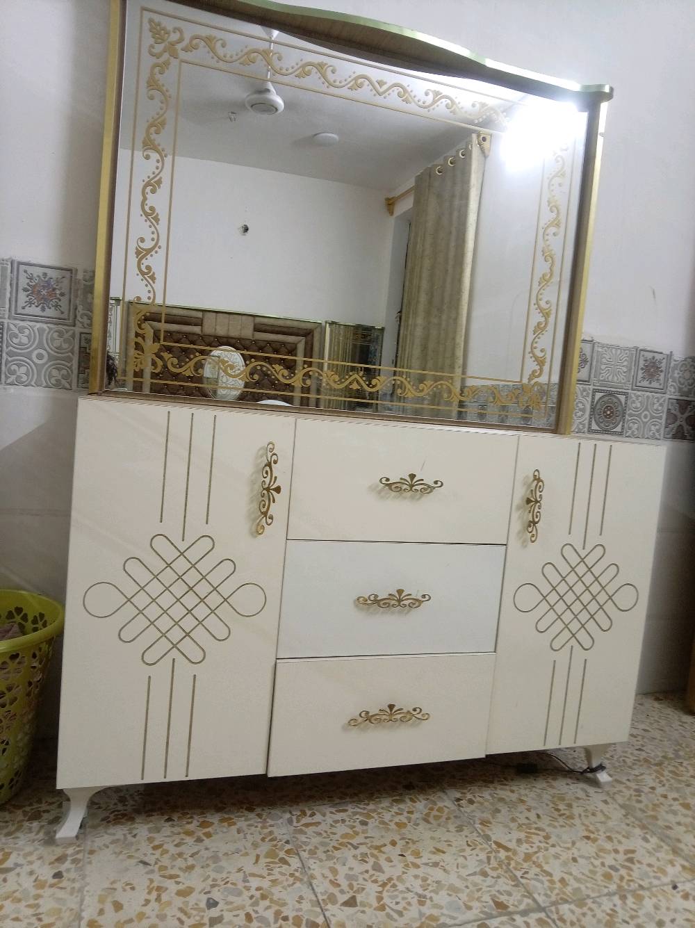 غرفه للبيع 900