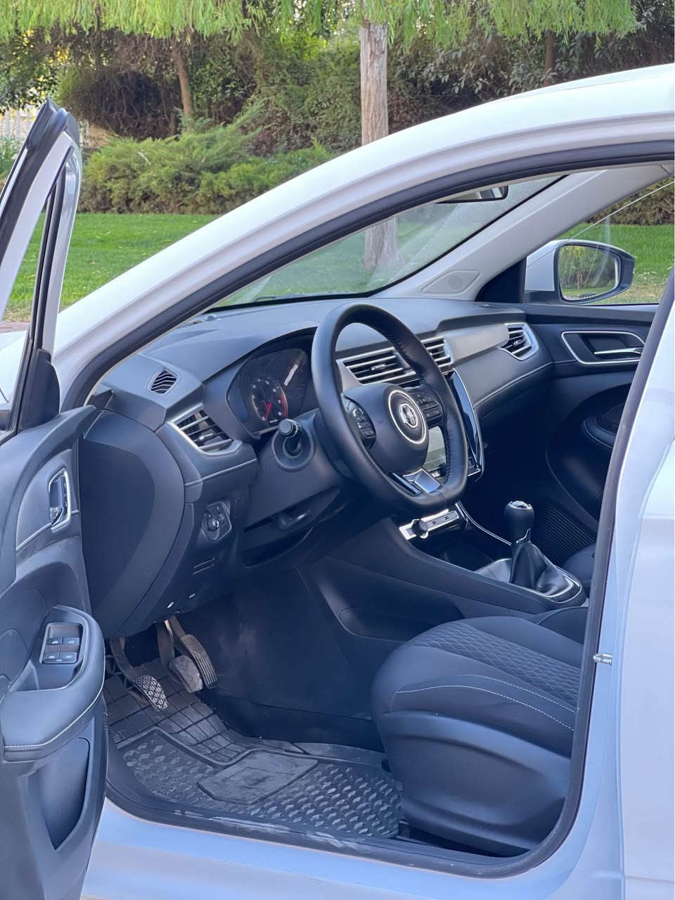 MG 5 2025 گێڕ عادی

9000 km ڕۆیشتوە 

سەیارەکەمان گێڕ عادییە

بێ بۆیاخ بێ سارد 

ویلەکەی گۆڕاوە

نمونەیە لە جوانی 

بە شەرتی گێڕو مەکینە 

تەحویل و غرامە بە شەرت

لە سلێمانیم 

*********** السليمانية, العراق
