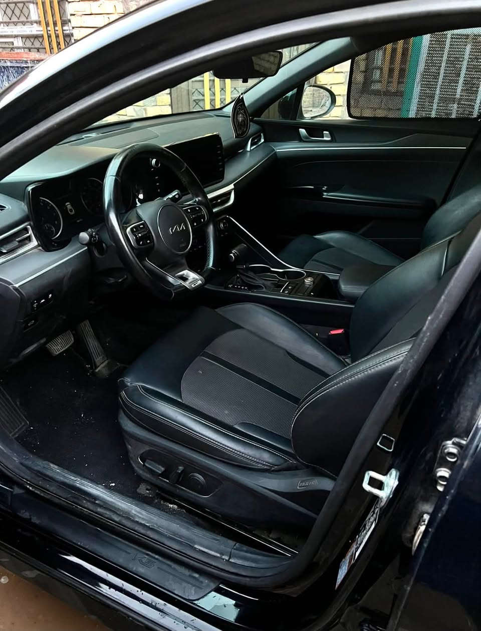 🚘 Kia K5 GT-Line 2023 وارد أمريكي للبيع

📍 رقم أربيل
🇺🇸 وارد أمريكي
💥 حادث جاملغ – قطعة وحدة
📏 الممشى: بحدود 45 ألف ميل

🔹 GT-Line سبورت
🔹 محرك 1.6 Turbo GDI
🔹 4 سلندر 
🔹 قير أوتوماتيك
🔹 مودات قيادة متعددة
🔹 رادار أمامي
🔹 رادار بالمراية
🔹 رادار مسافة
🔹 مكابح تلقائية
🔹 Auto Hold – توقف مؤقت
🔹 شاشة وسطية كبيرة مع Navigation
🔹 Apple CarPlay + Android Auto
🔹 شحن لاسلكي
🔹 مقاعد ختم GT-Line 
🔹 مقعد سائق كهربائي
🔹 ويل 18 إنج
🔹 إضاءة LED

السيارة ممشاها قليل ومواصفاتها حلوة، والحادث مذكور بكل وضوح.

📞 للاستفسار 

السعر 175 
هاتف ***********
