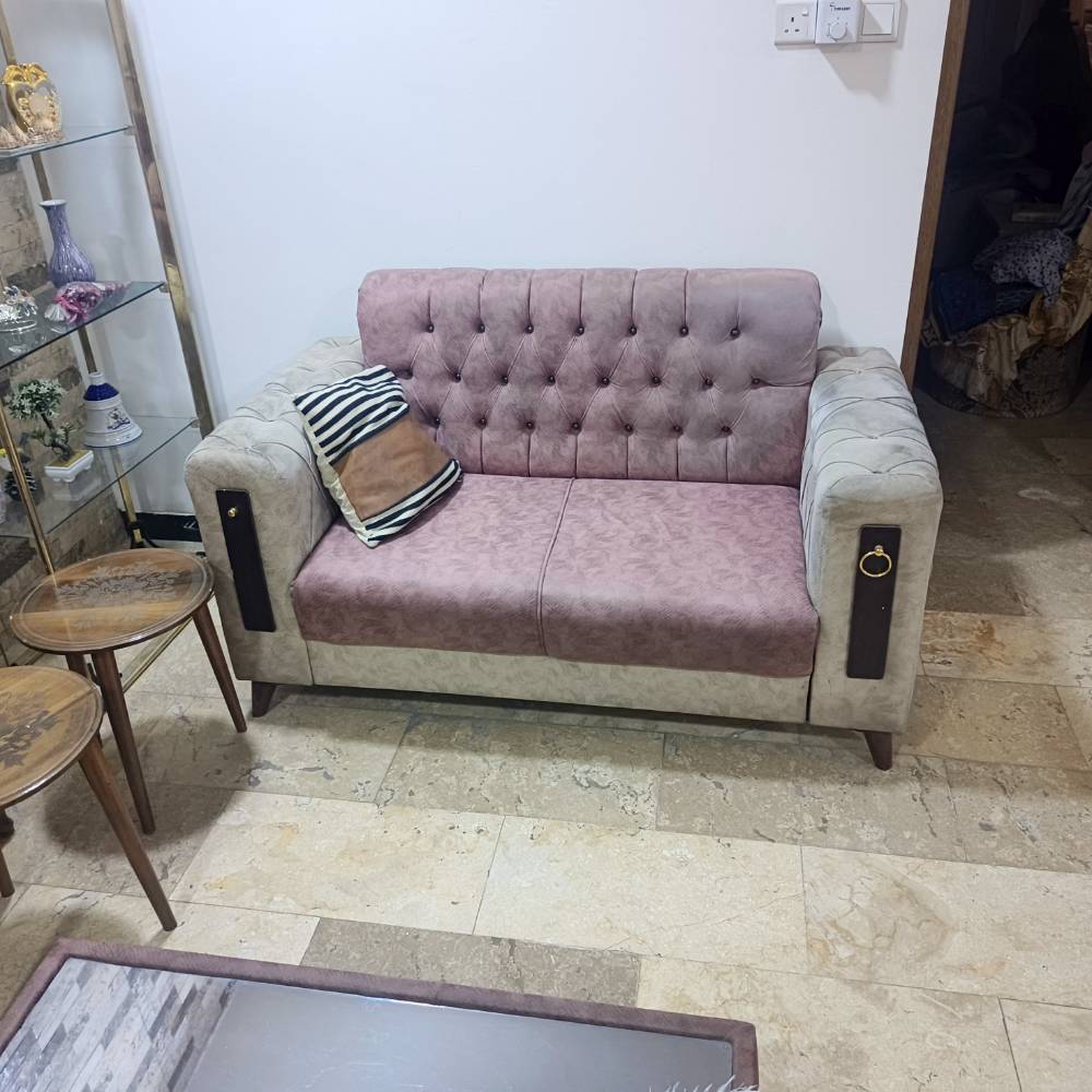 ديوان • نظيف • مخدات وطاولة
