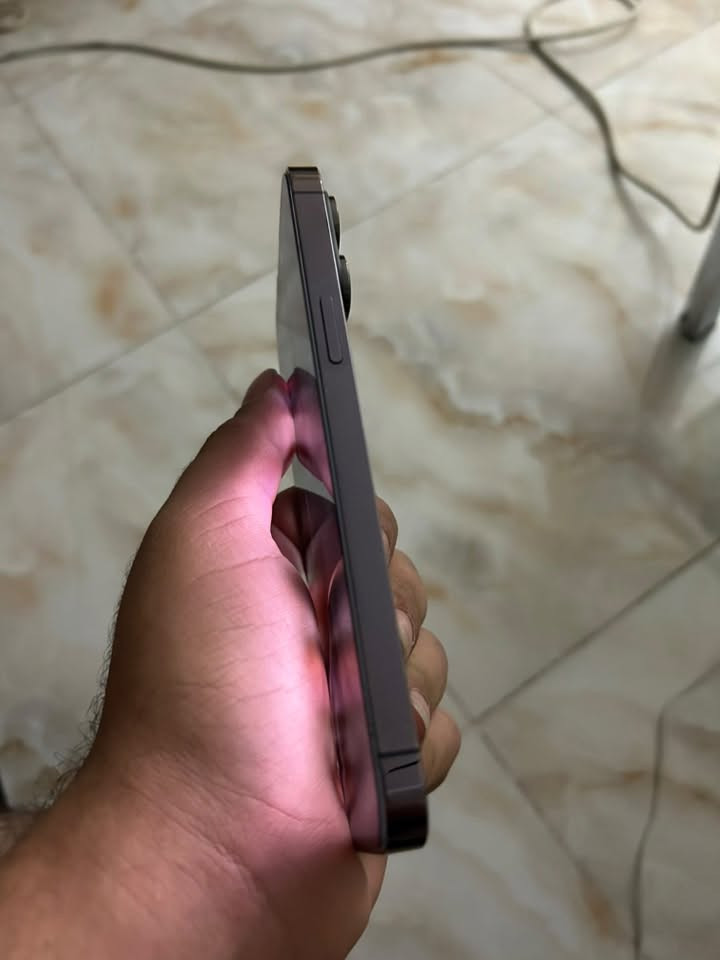 ايفون ١٤ برو ماكس 
ذاكره ٢٥٦
دبل سيم 
ما نفتوح شرط وتر بروف 
كشط مابي شرط الفحص
تواصل ***********
