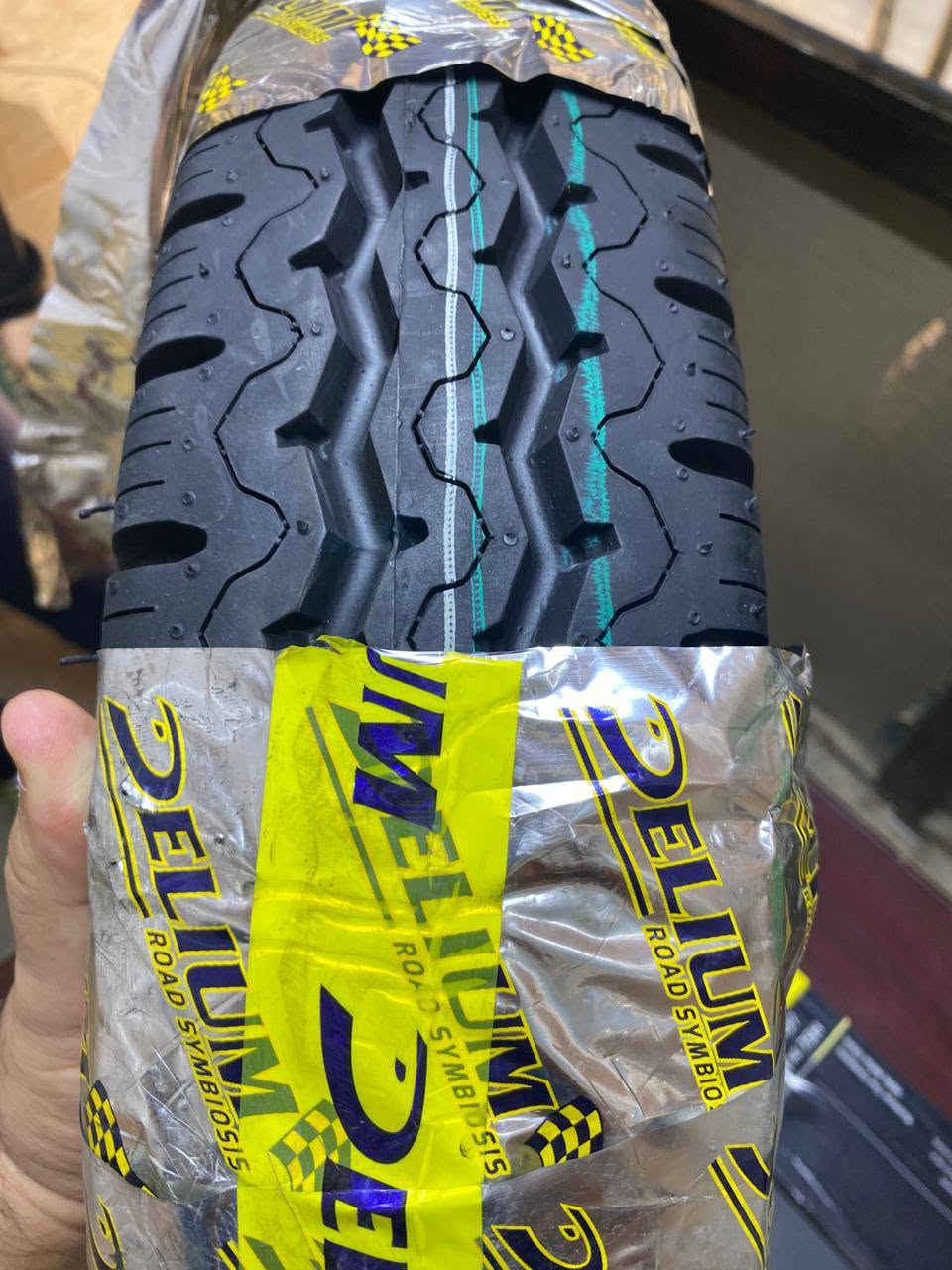 محلات ابن حده اطارات جديده مستعمله جميع البطاريات صيني كوري عراقي مضمون ضمان حقيقي جمله  العراقي ***********/*********** ابو محمد
