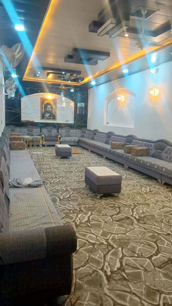 ***********
الدار للبيع المساحه 500م
بناء درجه اولى خمس غرف نوم استقبال و صاله بناء 250 و 250 حديقه صب كونكريت أساس و سكف 
ماء كهرباء تبليط لباب المنزل 

عنوان ـــــ البيت / نجف شارع كربلاء طريق يا علي عمود 155 يبعد عن شارع كربلاء الرئيسي 150م

السعر 100 وبي مجاال
