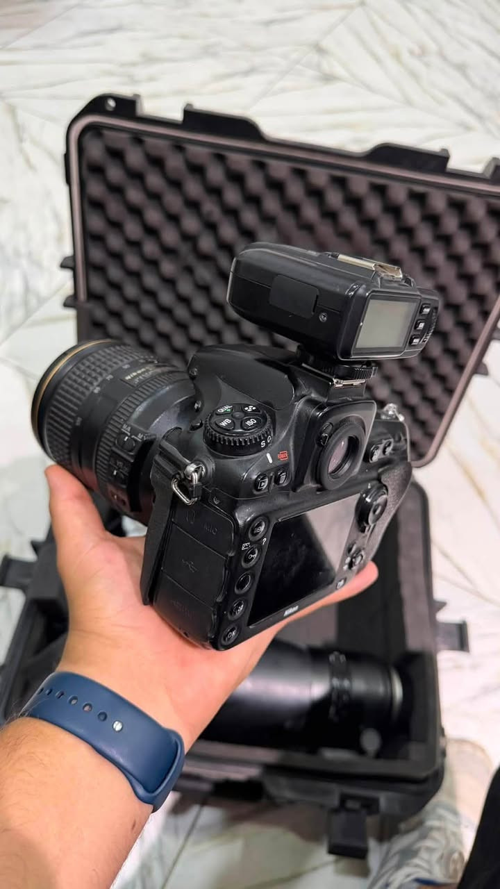كاميرا نيكون D810 ( شترها 110 الف )
( مدخل الرام الـ SD عاطل فقط مدخل الـ CF يشتغل )
 
مع عدسة نيكون 24 - 120 mm 
  
عدسة تامرون 70-200 mm العدسة للنيكون
 
مع شاحنة بطاريات وبطاريتين 

تريگر گودوكس

شباب الي يردهن يدخل خاص يقيمهن وهلا بيكم جميعاً

***********
