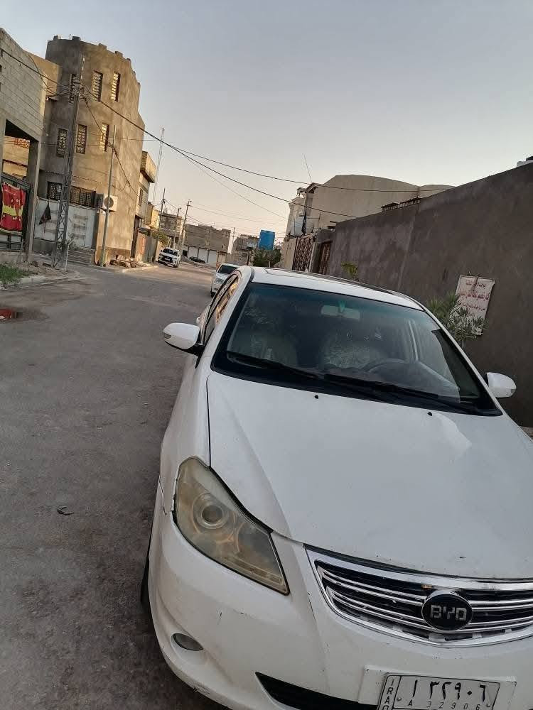 السلام عليكم بي وايدي جي ثري موديل 13 سياره نظيفه جدا مكفوله من ضربه وتبديل فقط بيه تحكيل بلطراف تبريد ثلج حداد نص عمر المحرك بي ضعف كير جديد سياره بصمات شغاله شاره ترحيب سياره كلش حلوه ونظيفه سنويه مخلصه راعيه يريد تحويل مباشر *********** سعر 44 وبيه مجال قليل دوشمه جديده دواخل جدد كهربيات كله شغاله وبلاد عنواني البصره منطقه عاليه
