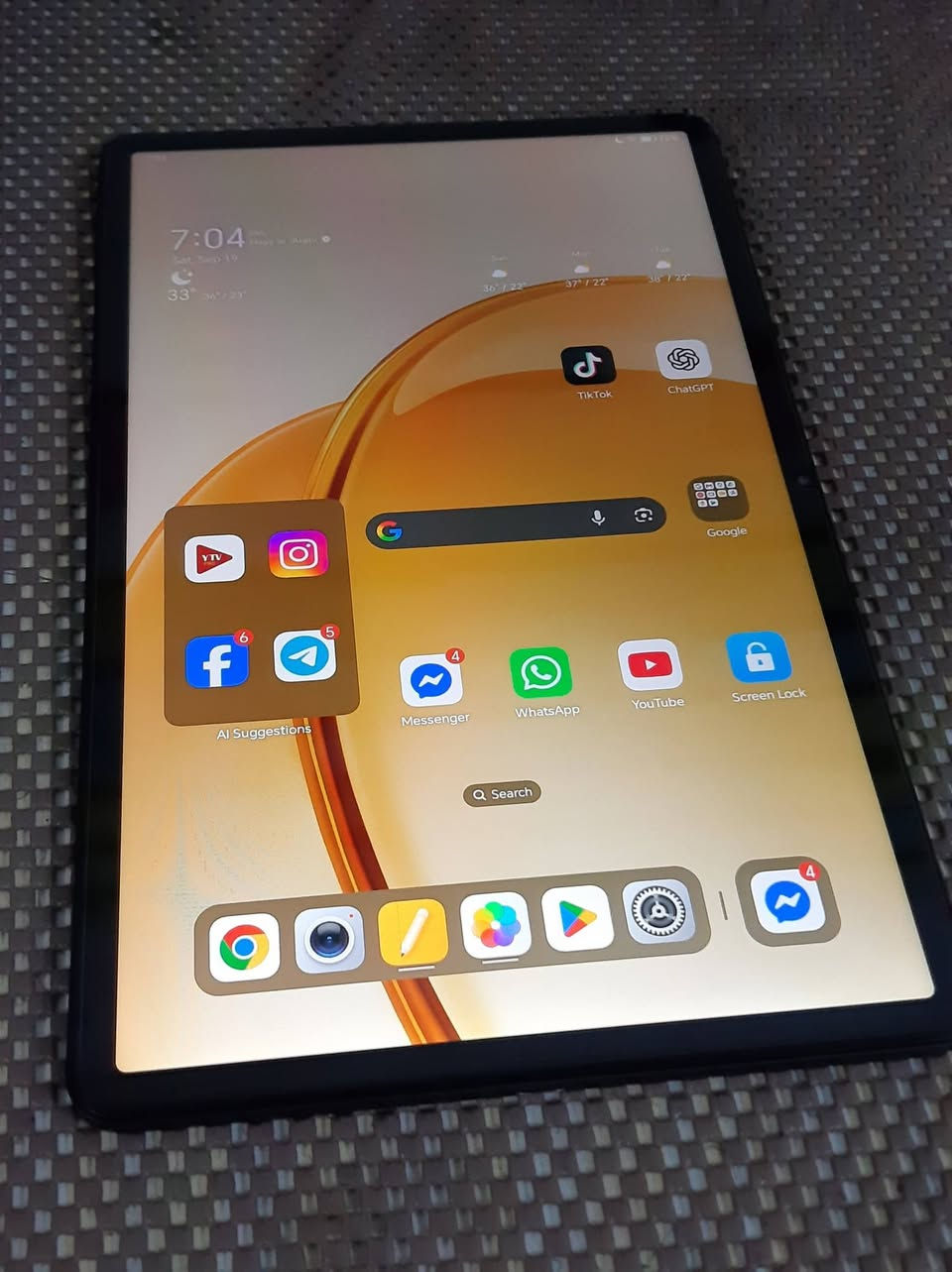 Honor Pad X9
مستخدم كم شهر للدراسة (فقط)
 التابلت جديد بالنايلون +داخل مدة الضمان
ــــــــــــــــــــــــــــــــــــــــــــــــــــــــــــــــــــــــــــــــــــــ
المواصفات: 
الكاميرا الخلفية📷: بدقة 5 ميجابكسل مع دعم التركيز التلقائي (Auto Focus).
​الكاميرا الأمامية📷 (السيلفي): بدقة 5 ميجابكسل.
الذاكر💾: 128GB
البطارية 🔋: 7250MAh
الحجم 📐: 11.5 انش
الوزن ⚖️: 499 غرام
السماعات 🔊: محيطي يدعم 6 مخارج للصوت
المعالج⚙️:(6nm) SD685 /يدعم 60FPS ببجي وكود وبعض الألعاب 90FPS
الشاشة📱: 
120 هرتز
النوع IPS LCD، تدعم 1 مليار لون
الدقة 1200 × 2000 بكسل
ـــــــــــــــــــــــــــــــــــــــــــــــــــــــــــــــــــــــــــــــــــــــــــــــــــــــ
السعر 350 ألف وبيه مجال
للتواصل ؏ـلى الرقم ***********

