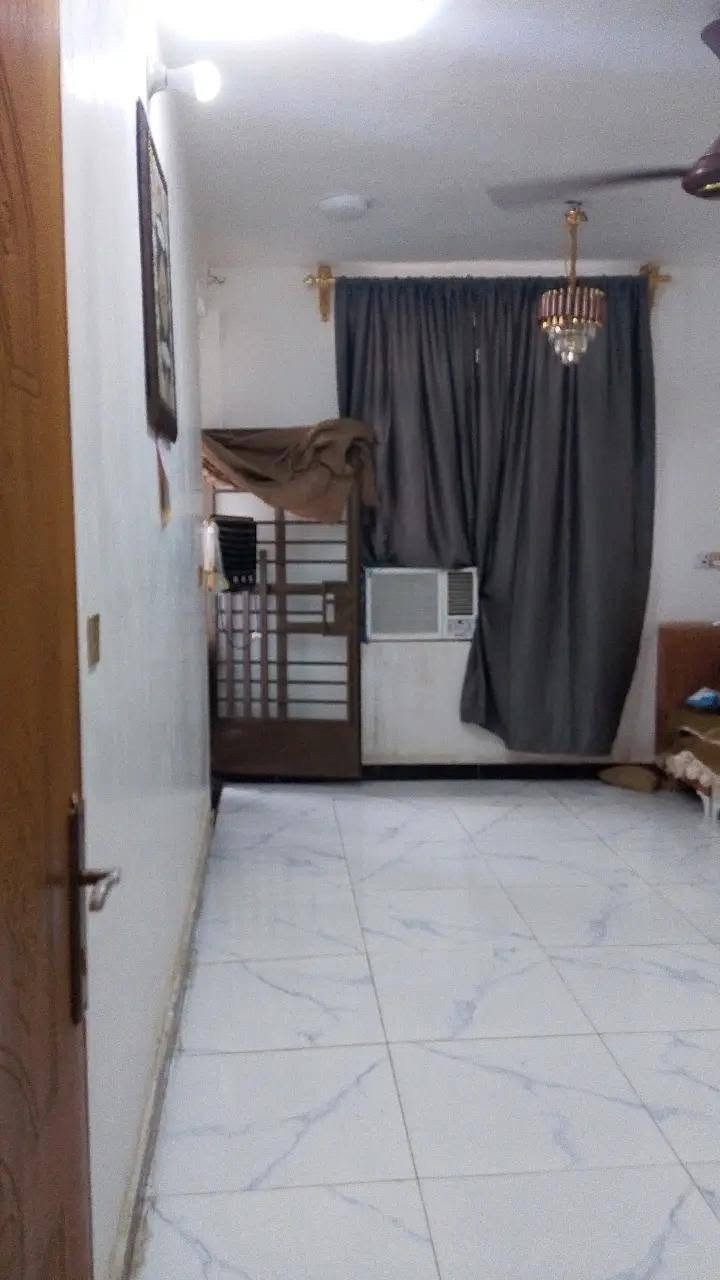 سلام عليكم بيت للبيع بغداد المدائن بستان بيت مشيوح مساحته البيت 140. يتكون البيت من غرفتين نوم وصاله ومطبخ ستقبال وحمام خارجي وداخلي قرار على 25 السعر 75وبي مجال ستفسار على الرقم ***********
