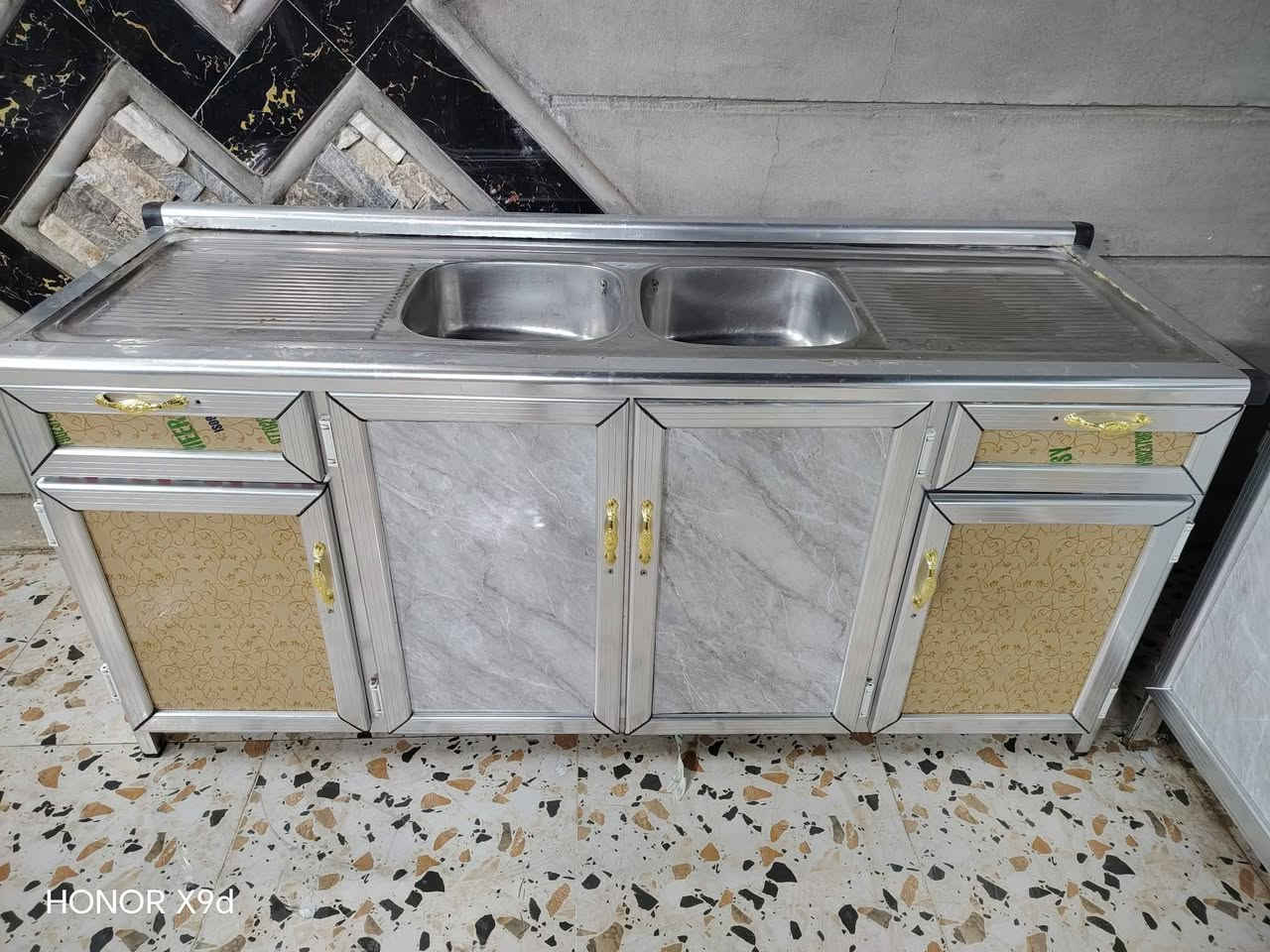 كاونتر مترين ونص 3 قطع فول نظافة مابي عيب السعر 350 وبي مجال *********** مكاني كركوك حي الحجاج
