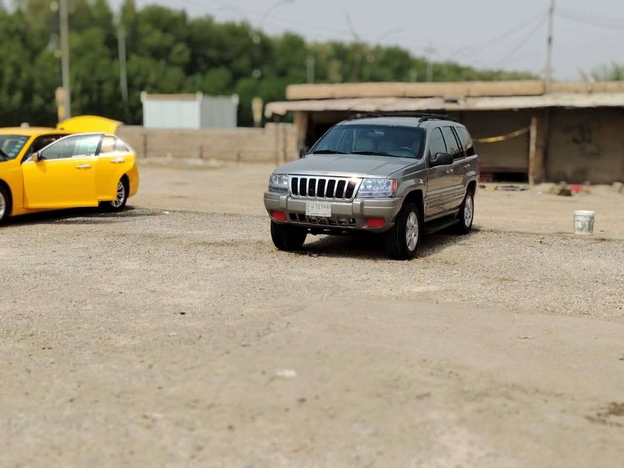 السلام عليكم جيب شيروكي موديل 2001 مكينه وكير محور رقم بغداد سنويه منتهيه شرط التحويل حداده جديده كهربائيات كلهة شغاله من الطول الطول تخم تاير بدي حلو بدون ضربه قطره خياس مابيها تبريد شغال سياره كلش حلوه وجاهزه خوان انه مكلف بنشرها سعرها ب55بيها مجال يوسف حسين هذه راعيها *********** هذه رقمه مكان بصره الهارثه
