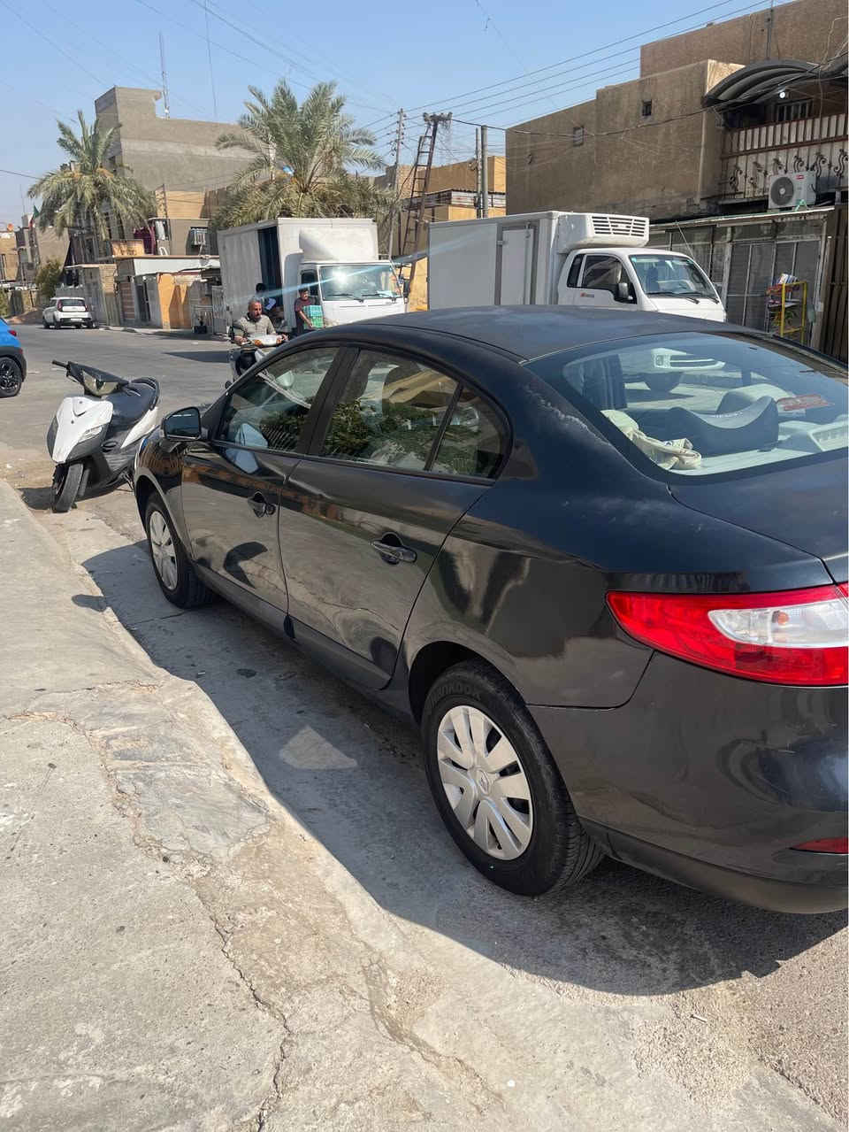 السلام وعليكم رينو فلورنس ٢٠١٦ 
بيها جاملغ خلفي صبغ على كد شبر  
الباقي مابي لا صبغ ولا بارد بجم كبس 
محرك مكفول حداديه جديده تايرات جدد باتري جديد 
ماشيه ٧٨ كم 
السعر ٦٩ وبي مجال 
مكان السياره الشعب 
*********** بغداد, العراق
