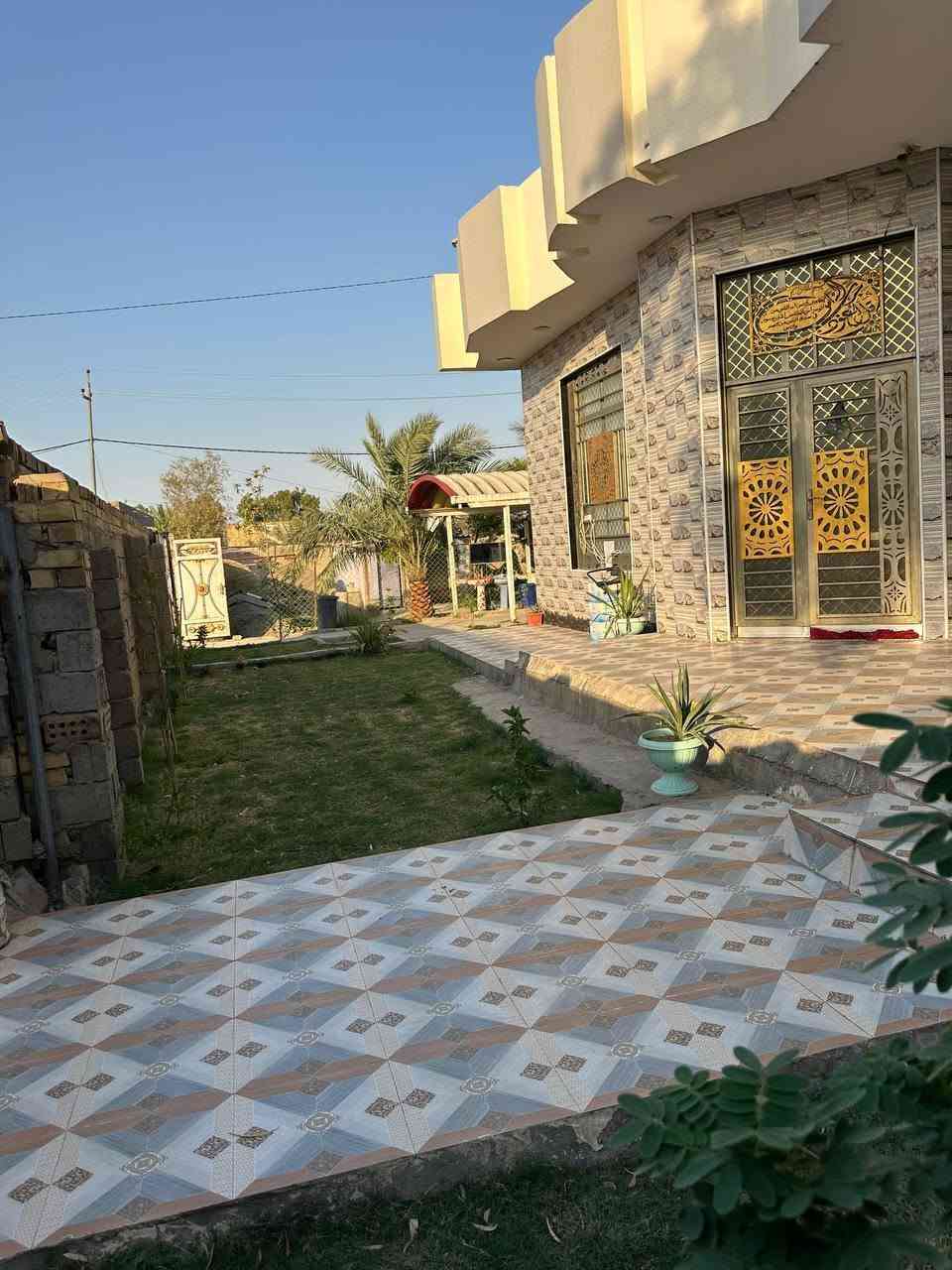 يا الله أرض معه اثنين بيوت عله طريق الكفل عله الشارع كافة الخدمات ماء خطين كهرباء خطين ومولد منطقه وبرج انترنيت من جهت طريق كربلاء نجف عمود 350 الطريق الربط بين الكفل وكربلاء نجف معه واجهيت الأرض عله الشارع العام للاستفسار الاتصال عله الرقم ***********
